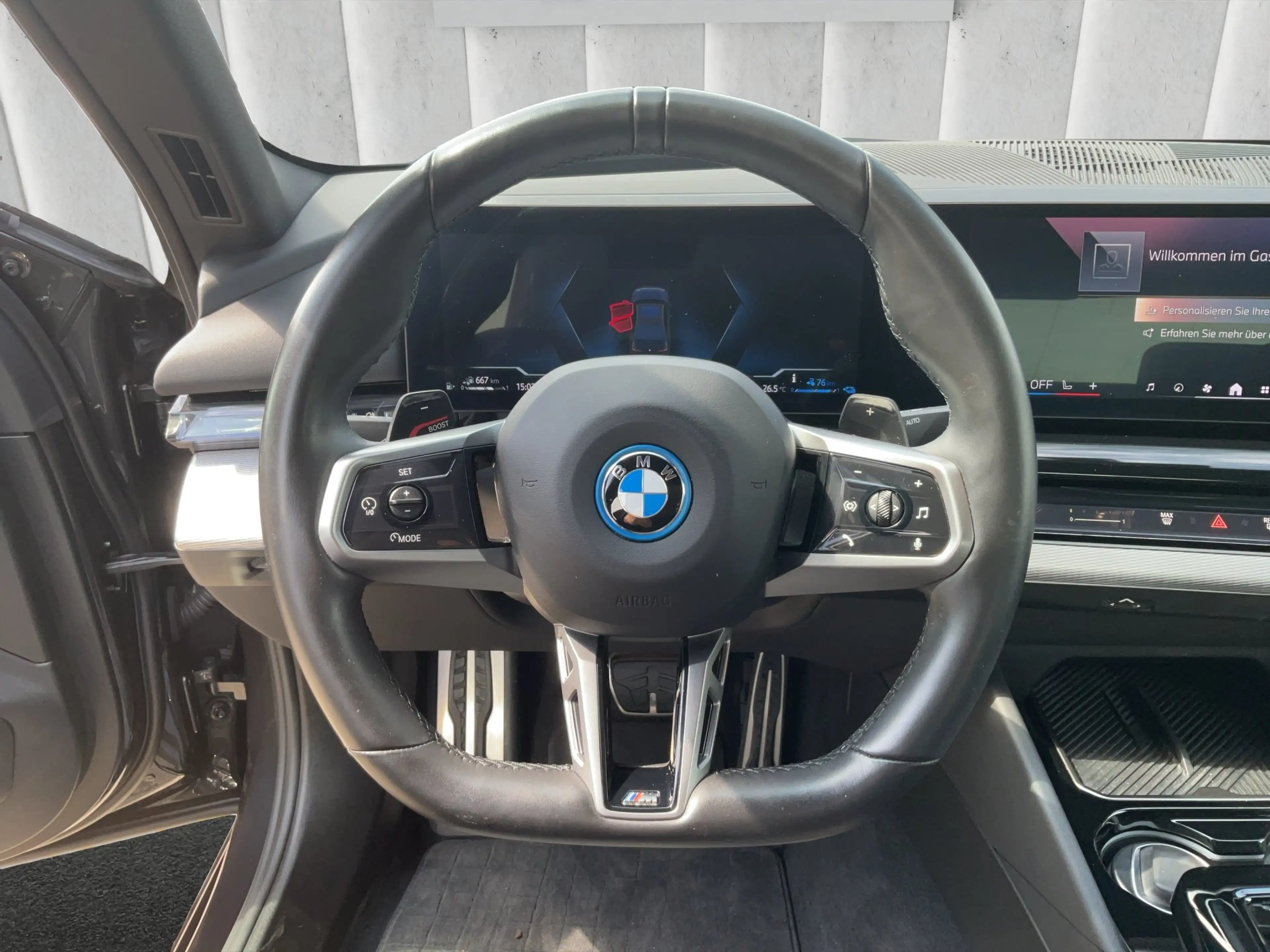 BMW 550 e neues Modell Batterie 100% — photo 13