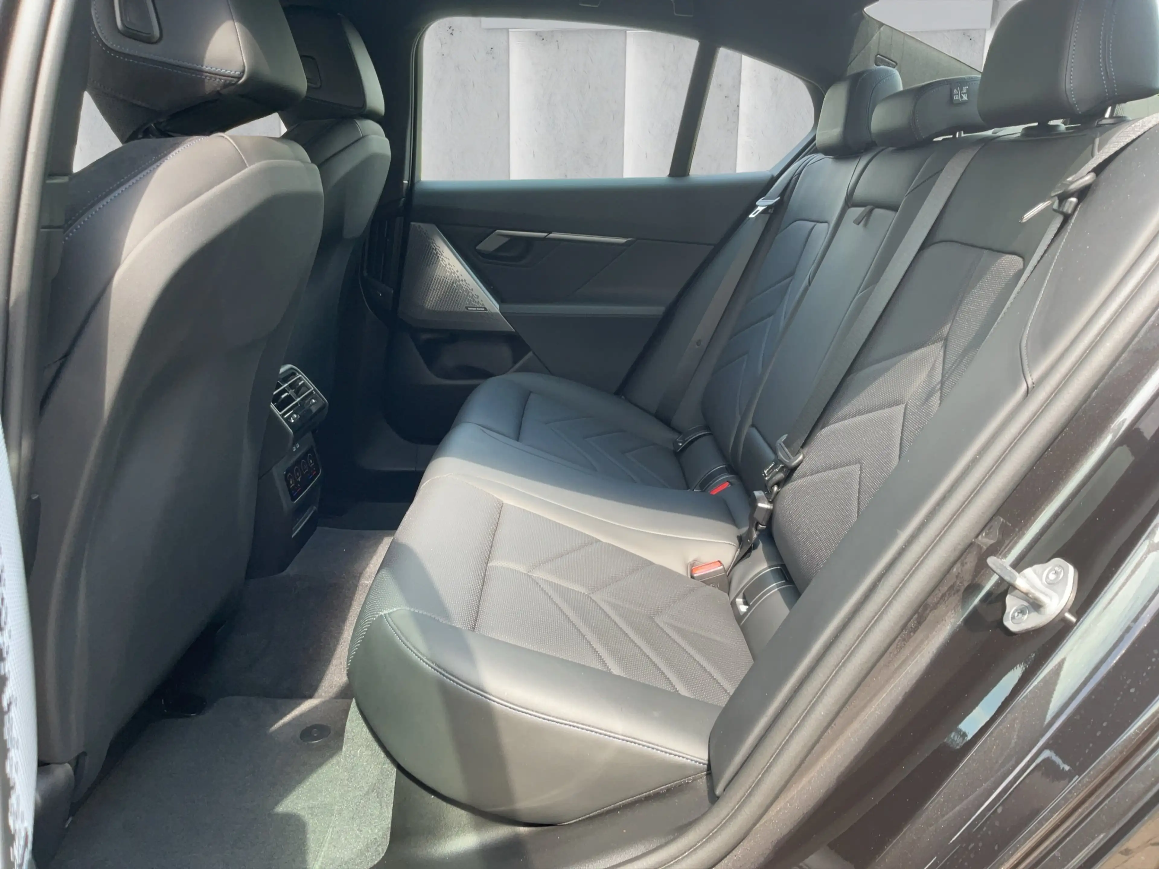 BMW 550 e neues Modell Batterie 100% — photo 11