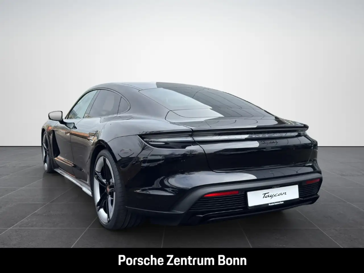 Porsche Taycan Black Edition HA-Lenkung InnoDrive 21-Zoll 7