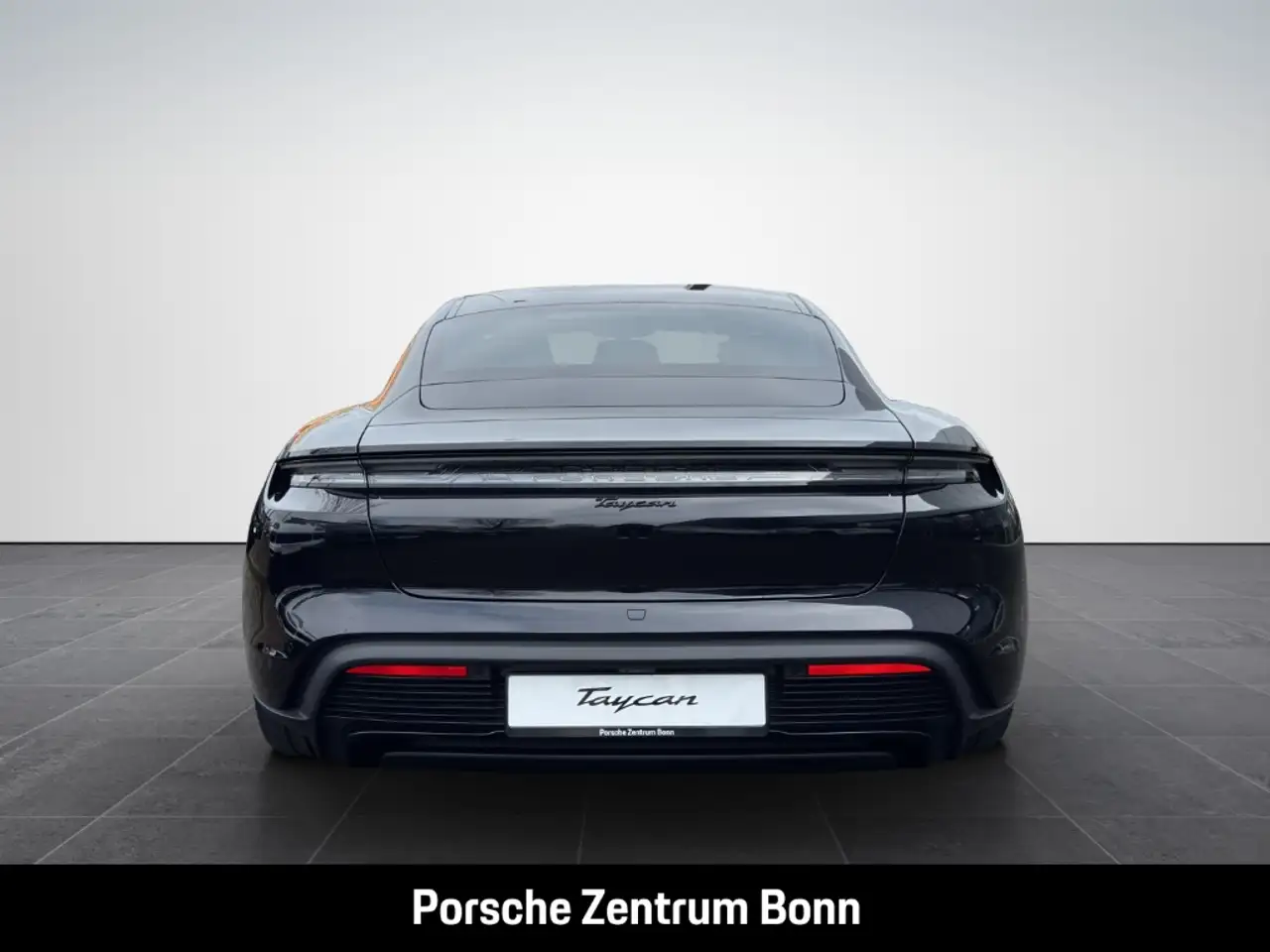 Porsche Taycan Black Edition HA-Lenkung InnoDrive 21-Zoll 6