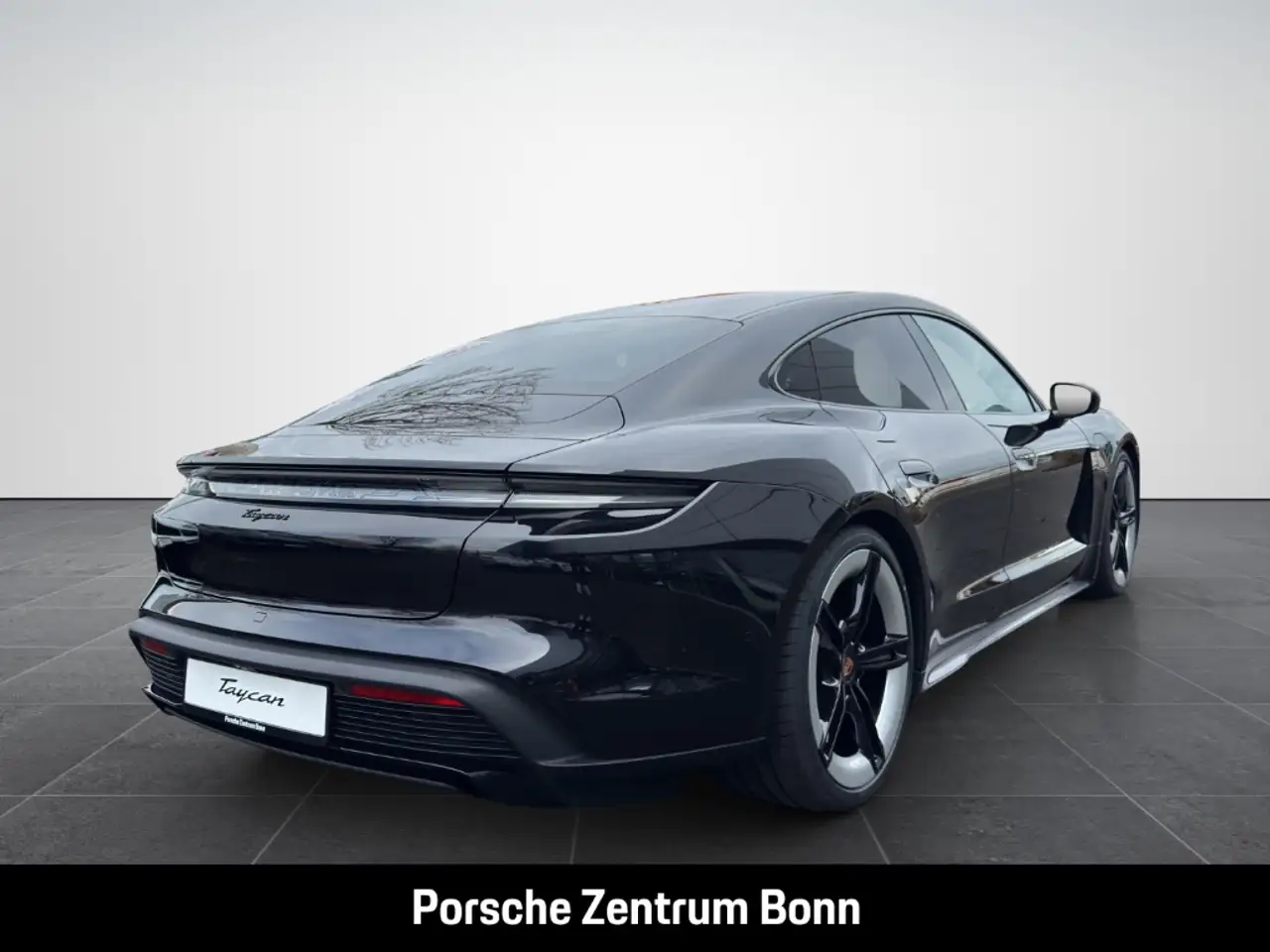 Porsche Taycan Black Edition HA-Lenkung InnoDrive 21-Zoll 5