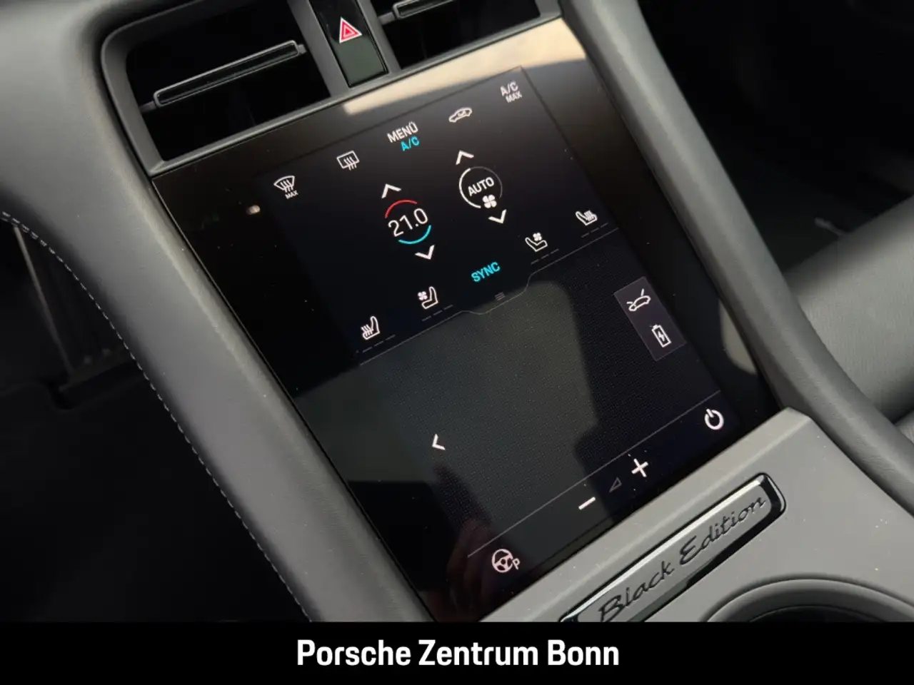 Porsche Taycan Black Edition HA-Lenkung InnoDrive 21-Zoll 15