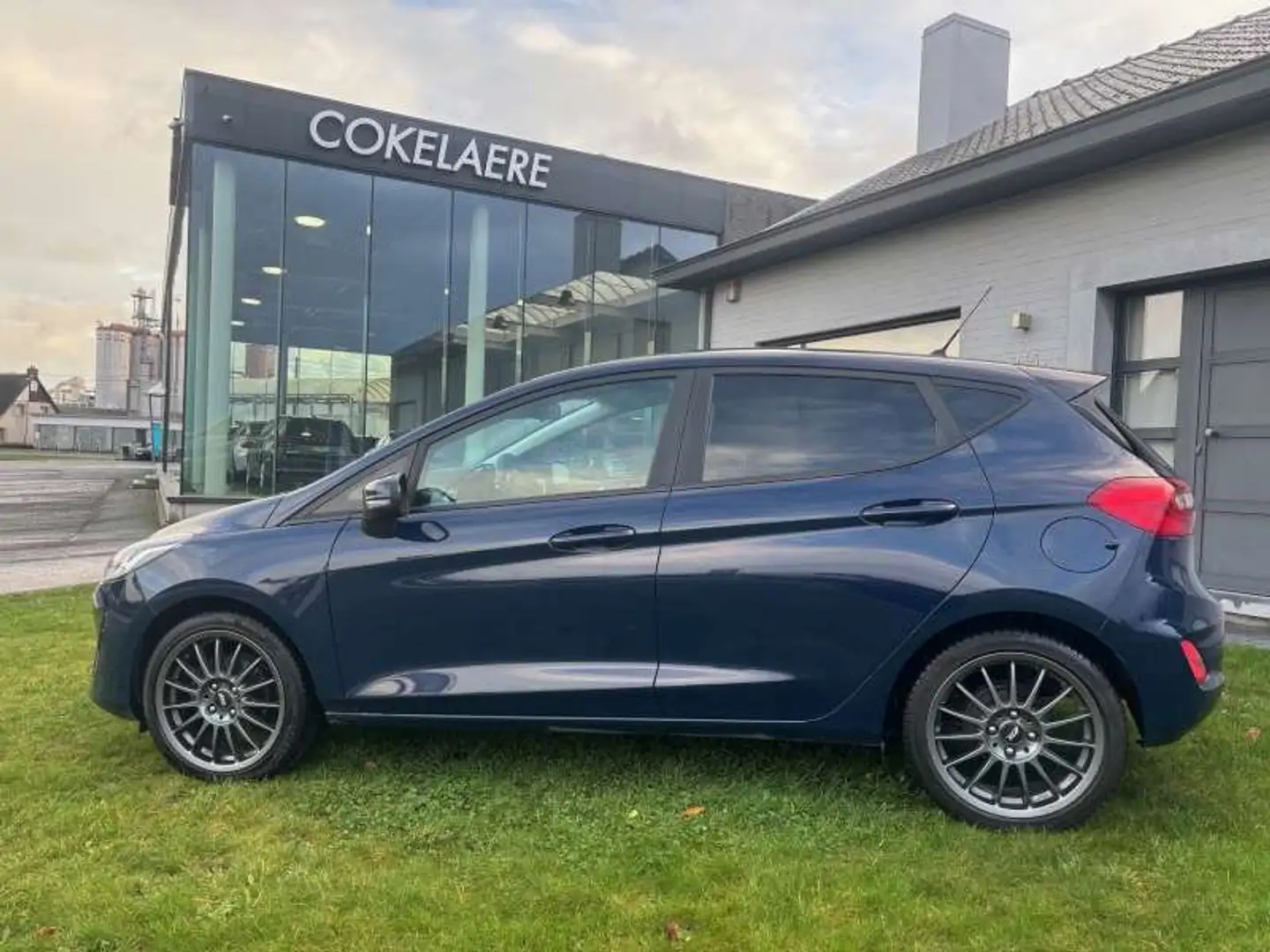 Ford Fiesta 1.1i CarPlay/Parkeerhulp/VerwarmdeZetels/USB/17" - 2