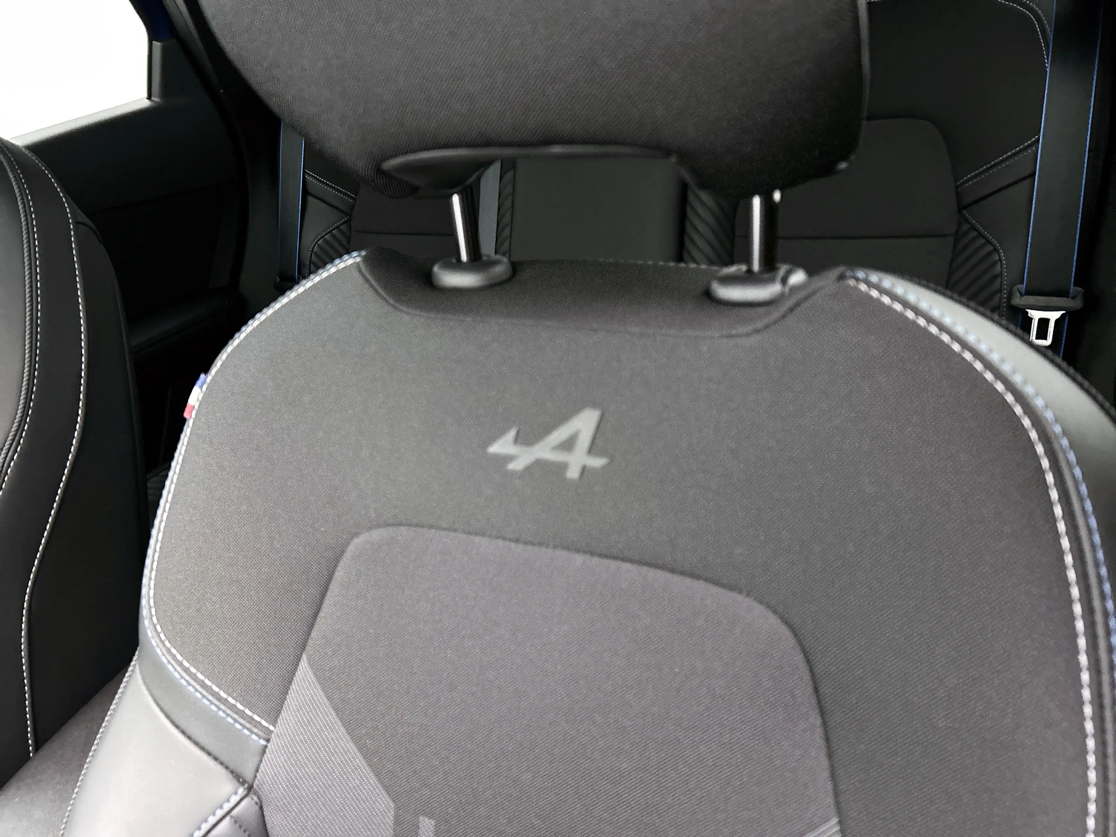 Renault Captur 1.6 E-Tech full hybrid 145 esprit Alpine Pano, H&K — photo 27