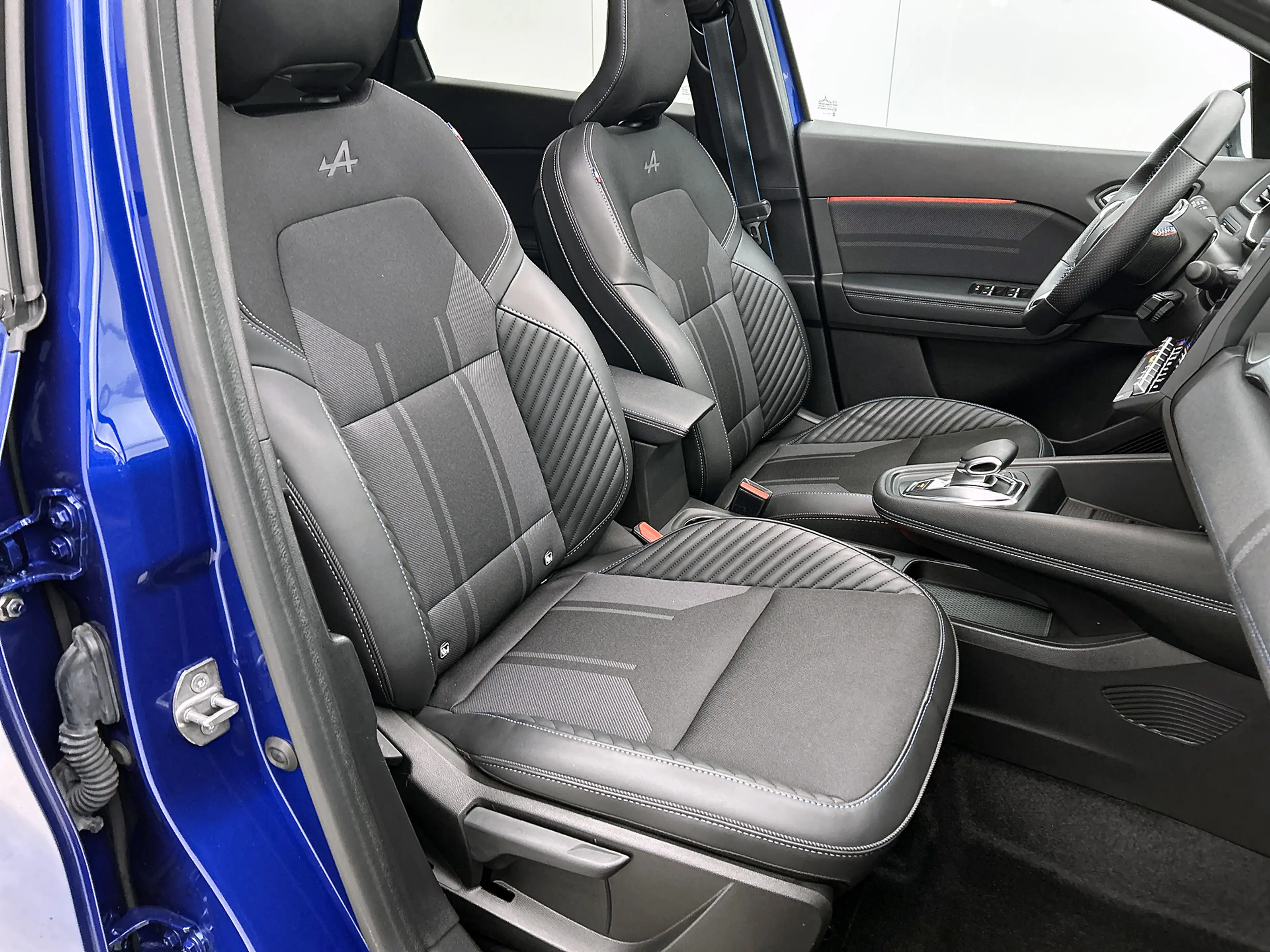 Renault Captur 1.6 E-Tech full hybrid 145 esprit Alpine Pano, H&K — photo 33