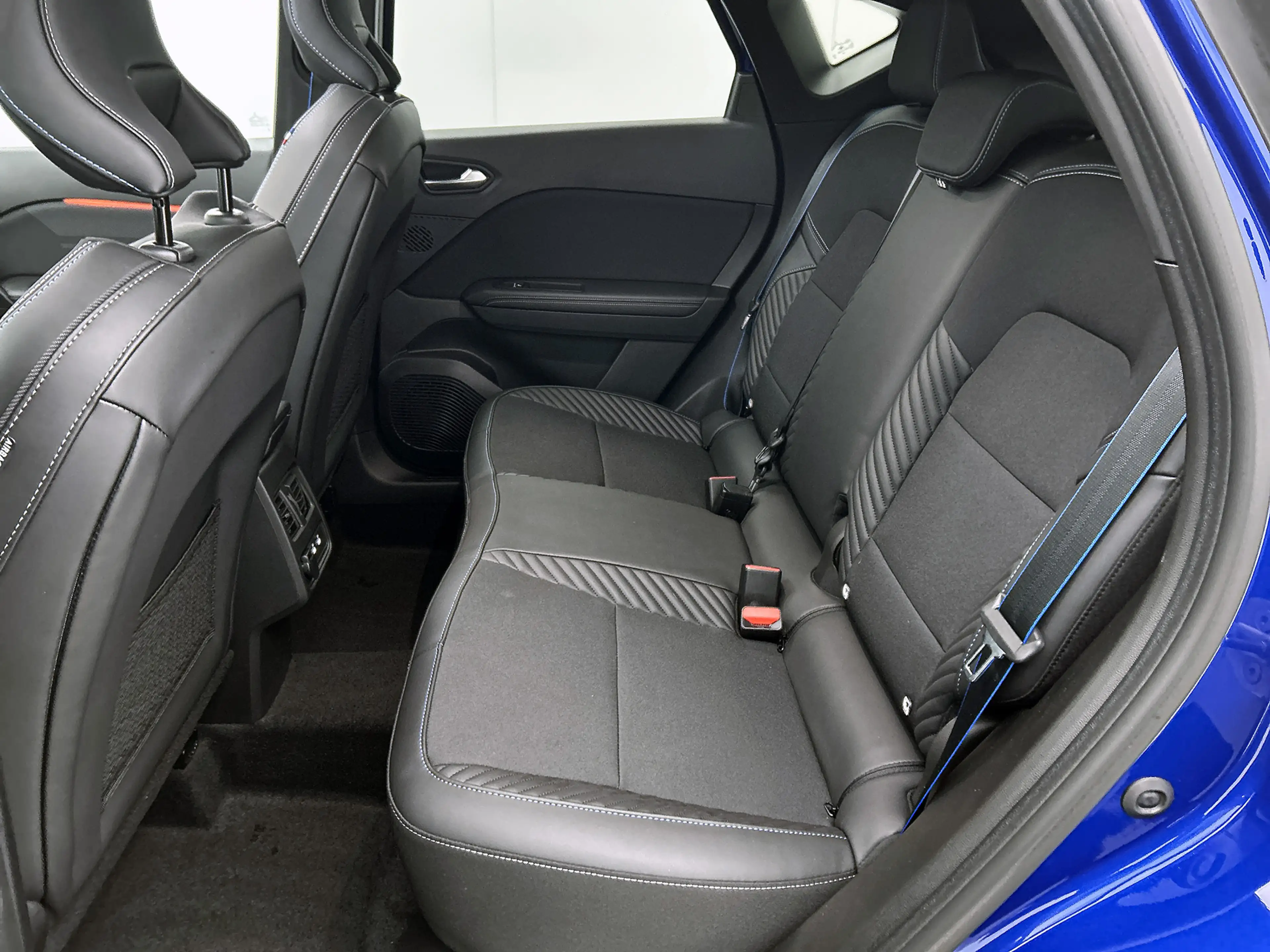 Renault Captur 1.6 E-Tech full hybrid 145 esprit Alpine Pano, H&K — photo 38