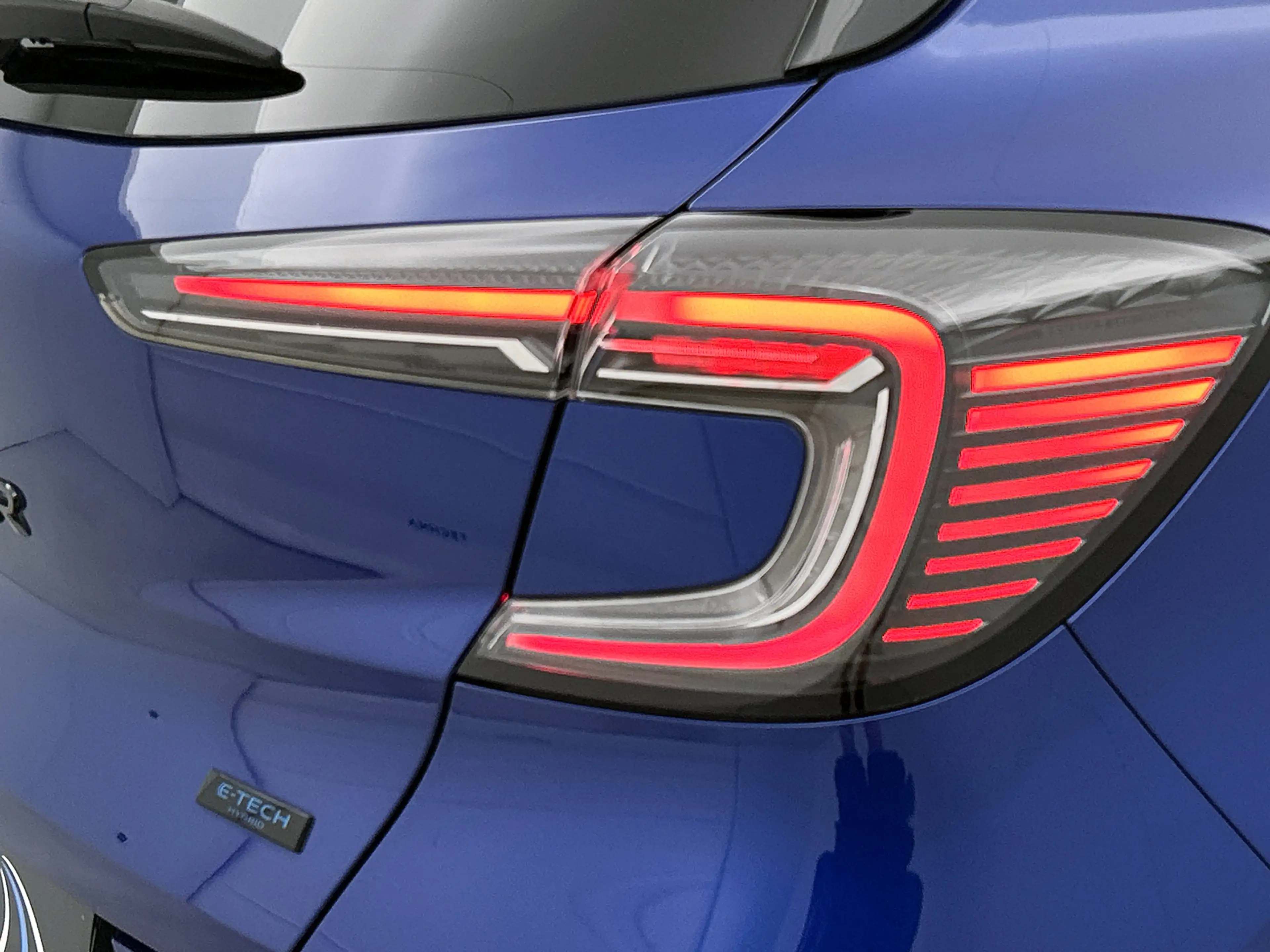 Renault Captur 1.6 E-Tech full hybrid 145 esprit Alpine Pano, H&K — photo 31