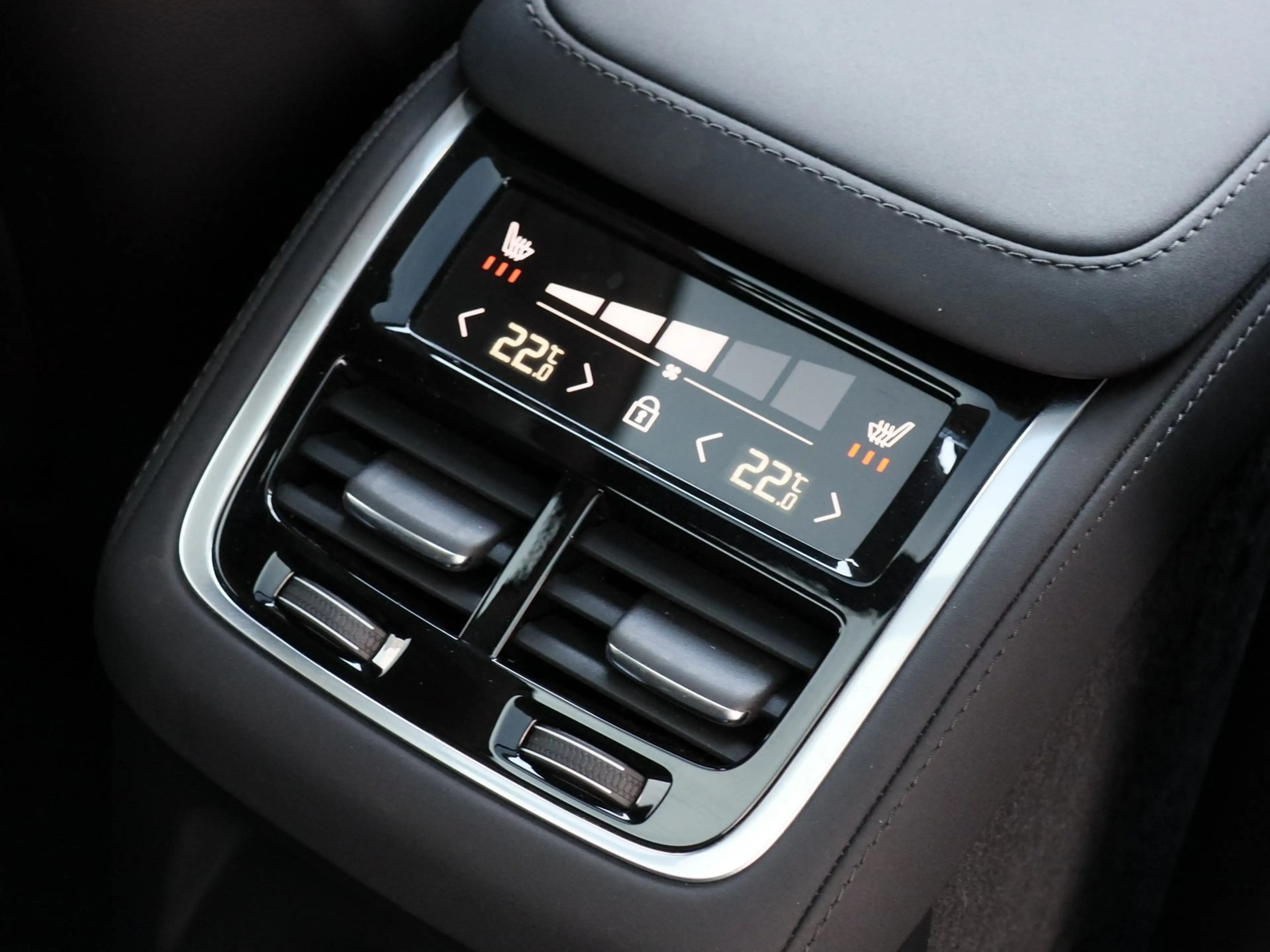 Volvo XC90 T8 AWD Reskin Ultra Dark NP:104.580,-//FOUR-C/B... — photo 15