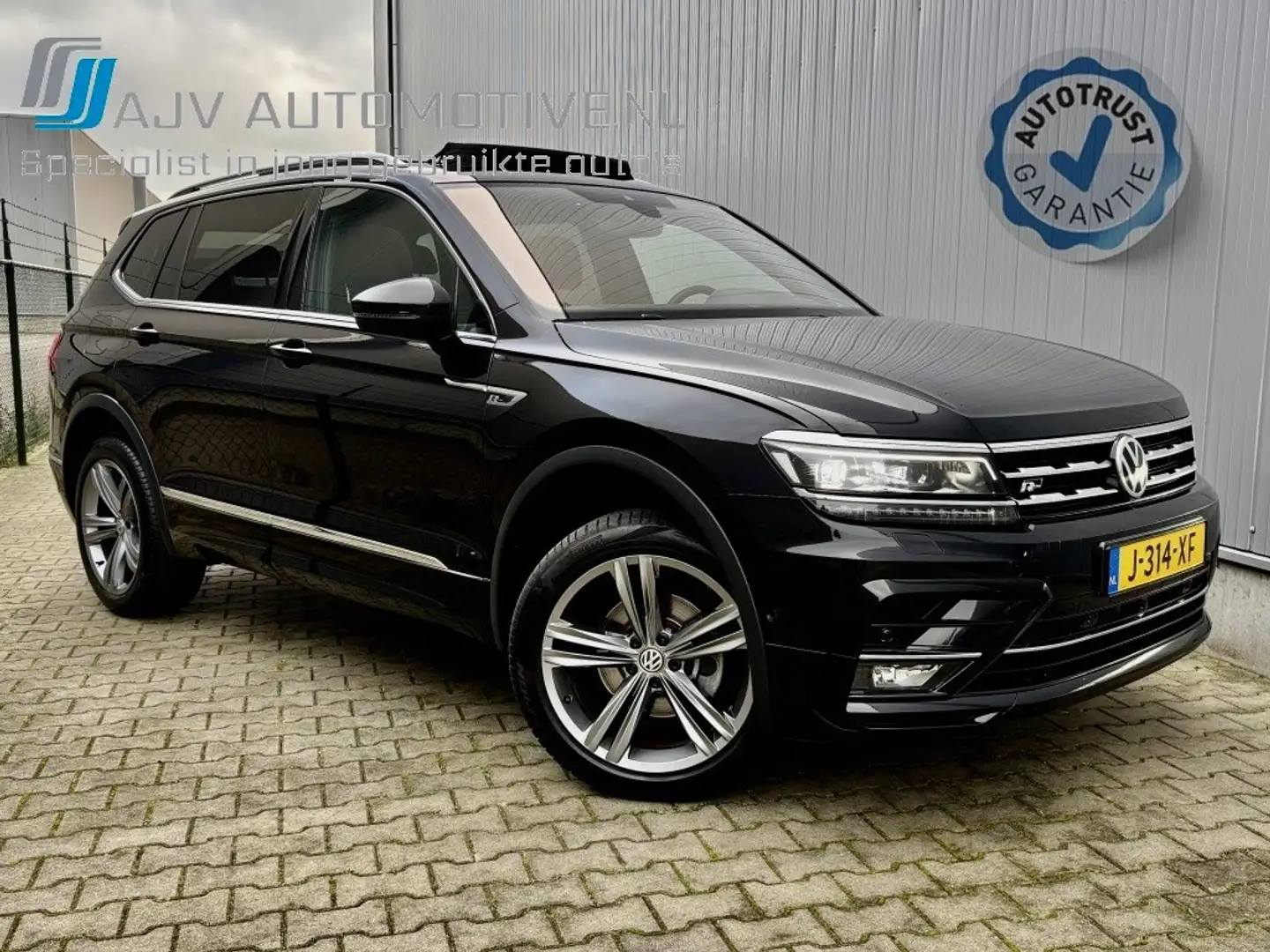 Volkswagen Tiguan Allspace 1.5 TSI AUT R-LINE 7PERS. PANODAK TREKHAAK Zwart - 1