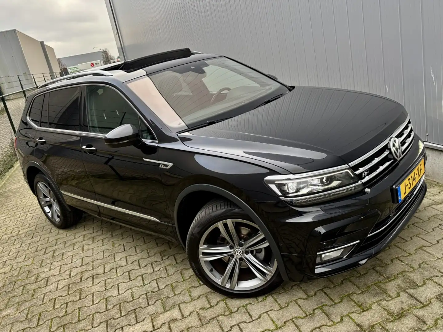 Volkswagen Tiguan Allspace 1.5 TSI AUT R-LINE 7PERS. PANODAK TREKHAAK Zwart - 2