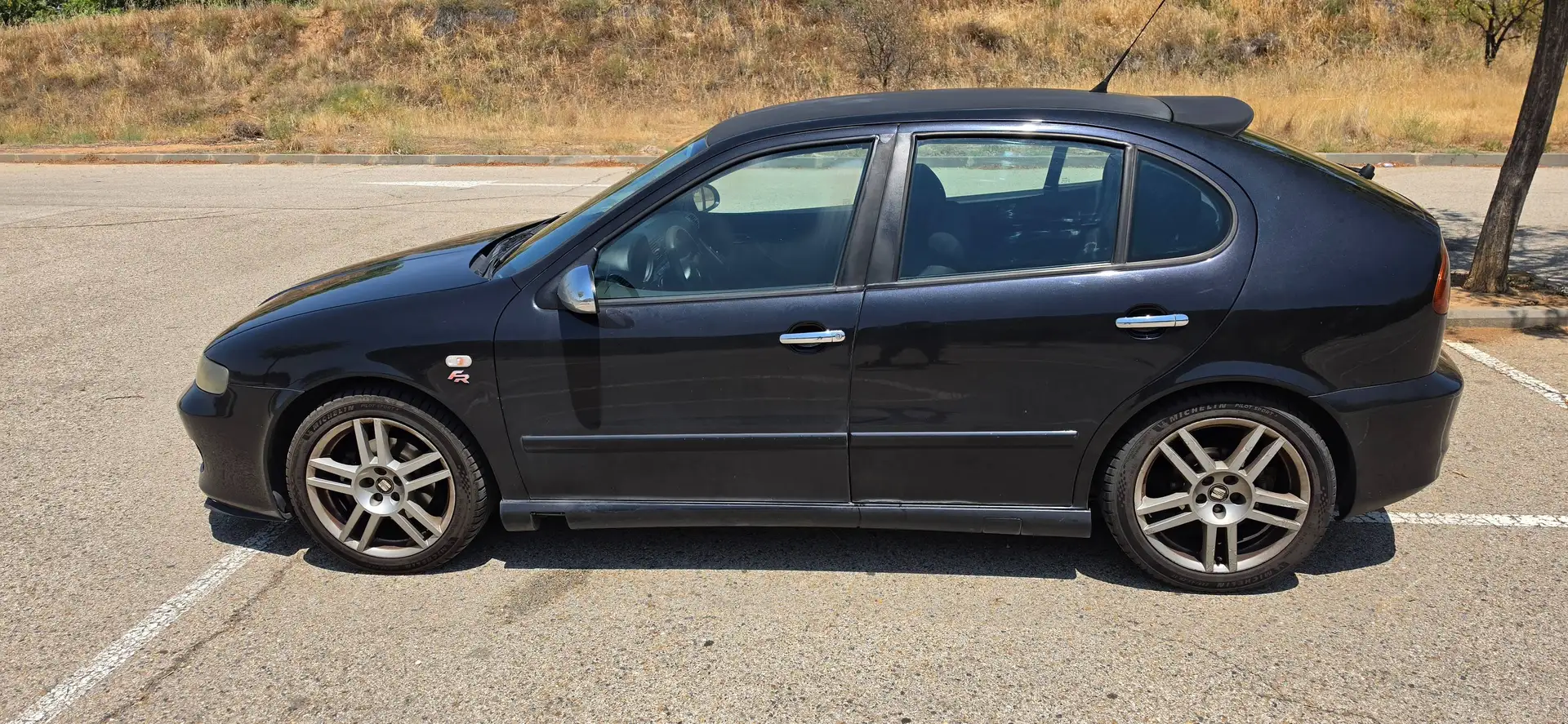 SEAT Leon León 1.9TDI Special Edition FR 150 Negro - 2