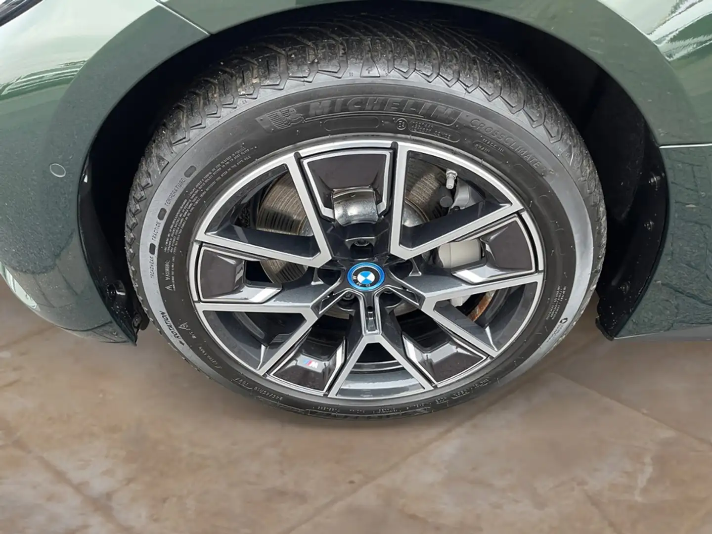 BMW i4 eDrive35 M Sportpaket + GARANTIE-bis-12.2028 Grün - 2