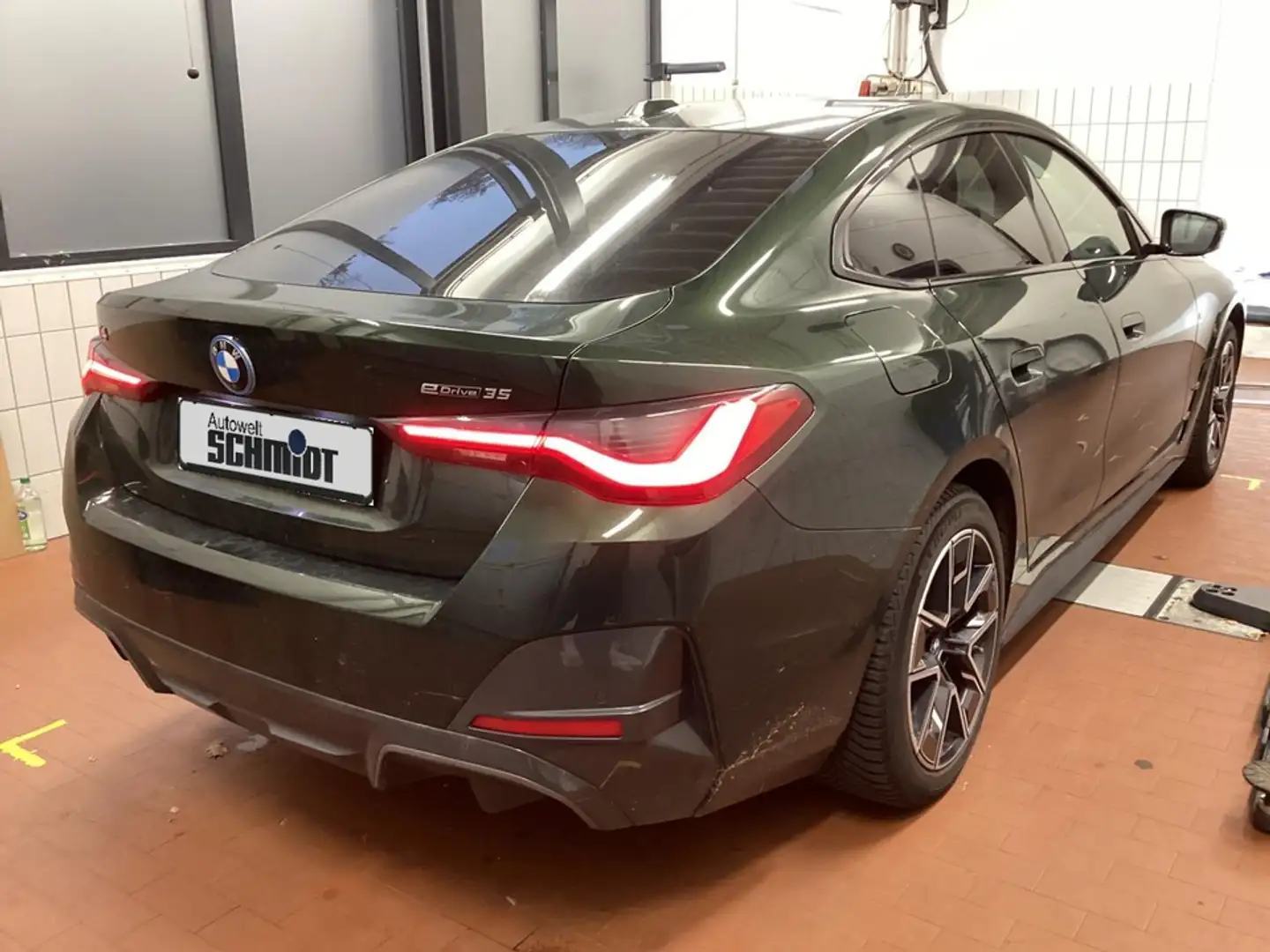 BMW i4 eDrive35 M Sportpaket + GARANTIE-bis-12.2028 Grün - 2