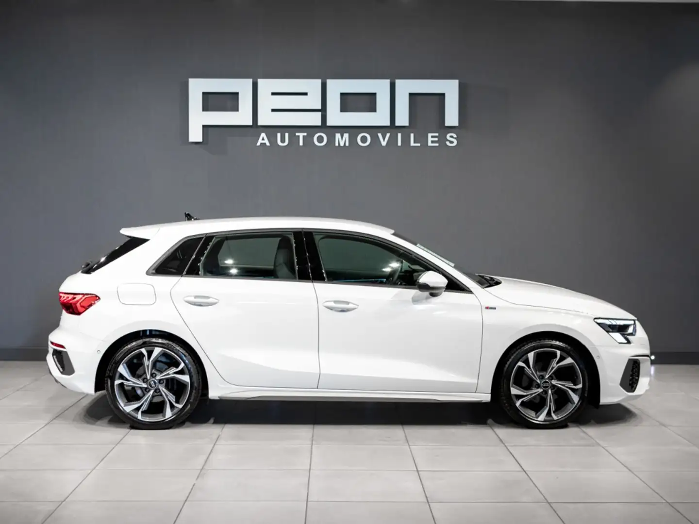 Audi A3 Sportback 35 TFSI S line S tronic Blanco - 2