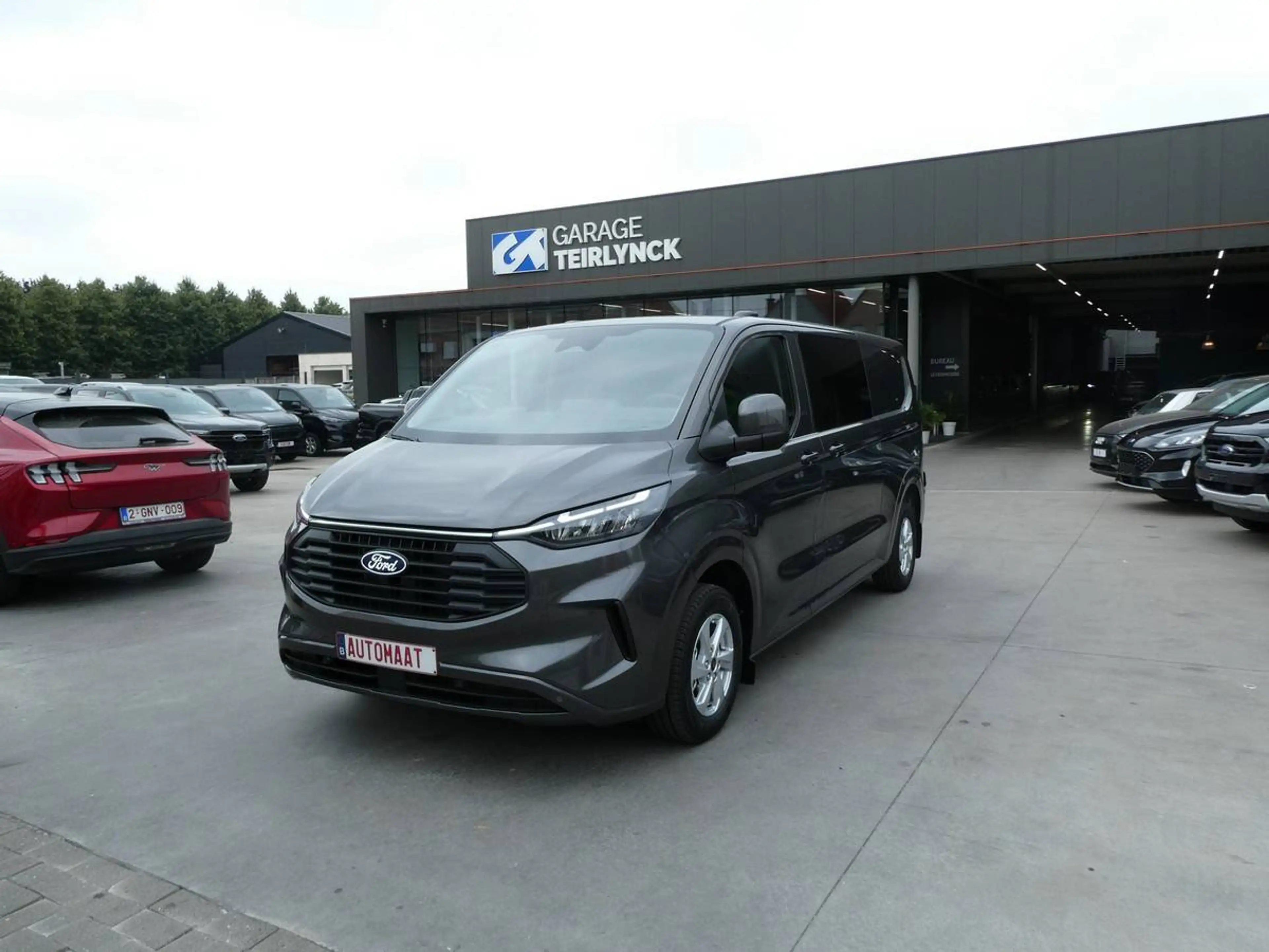 Ford Transit Custom L2 Multi-Use 6pl 2.0 TDCi 170pk Automaat Limited Luxe STOCK (74321)