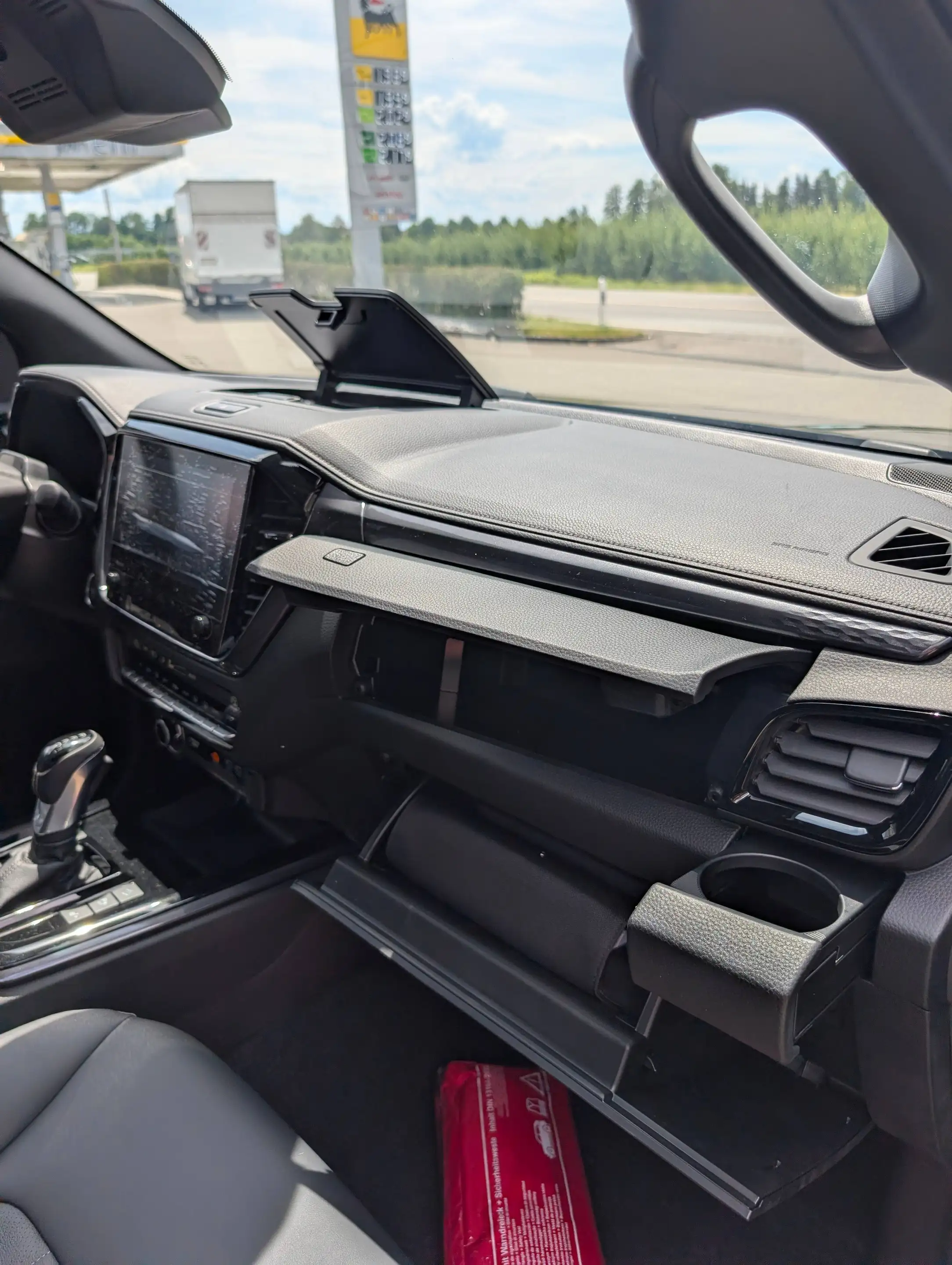 Isuzu D-Max D-Max 2.2 Space Cab 4WD AT V-Cross — photo 6