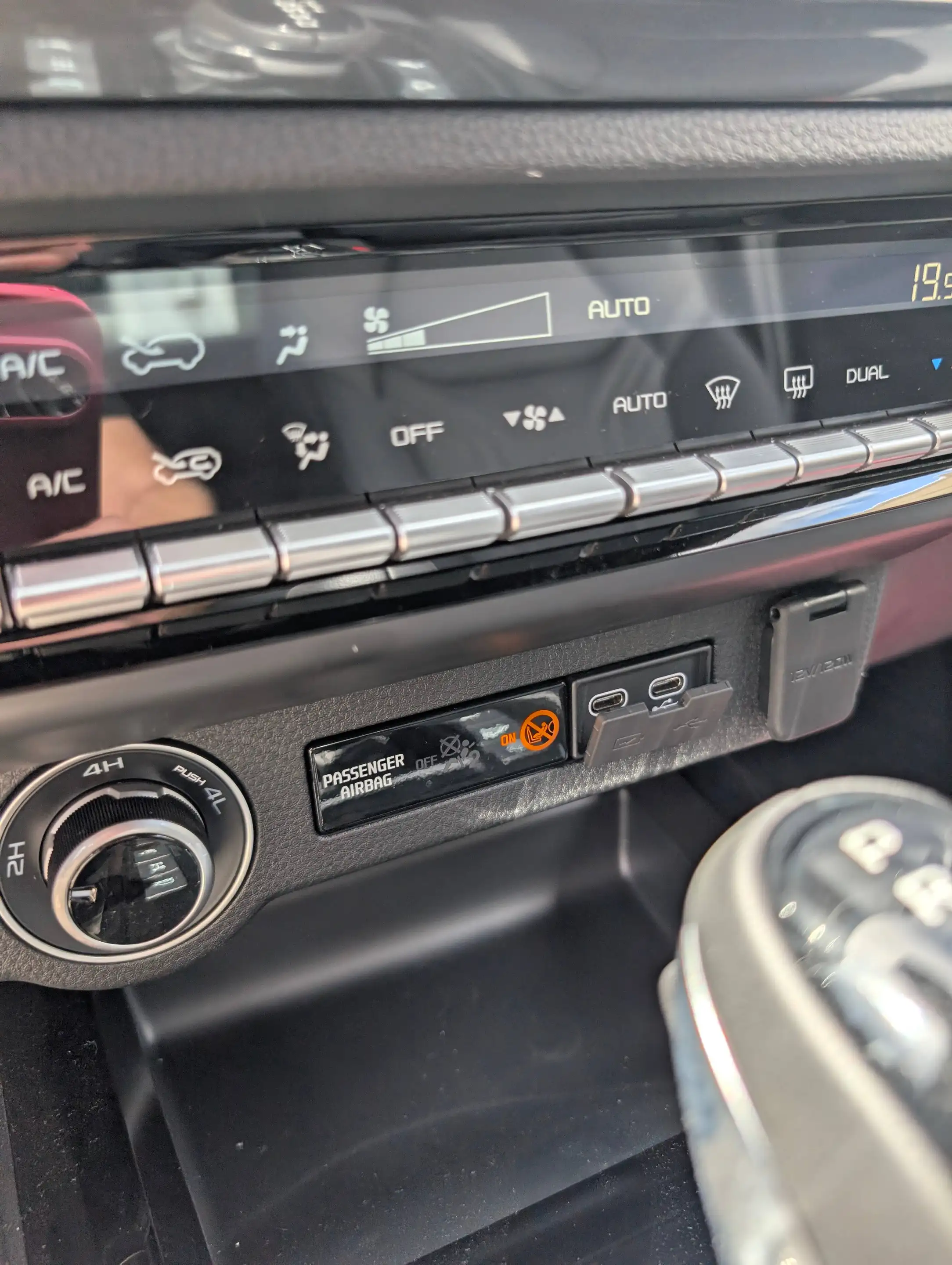 Isuzu D-Max D-Max 2.2 Space Cab 4WD AT V-Cross — photo 15