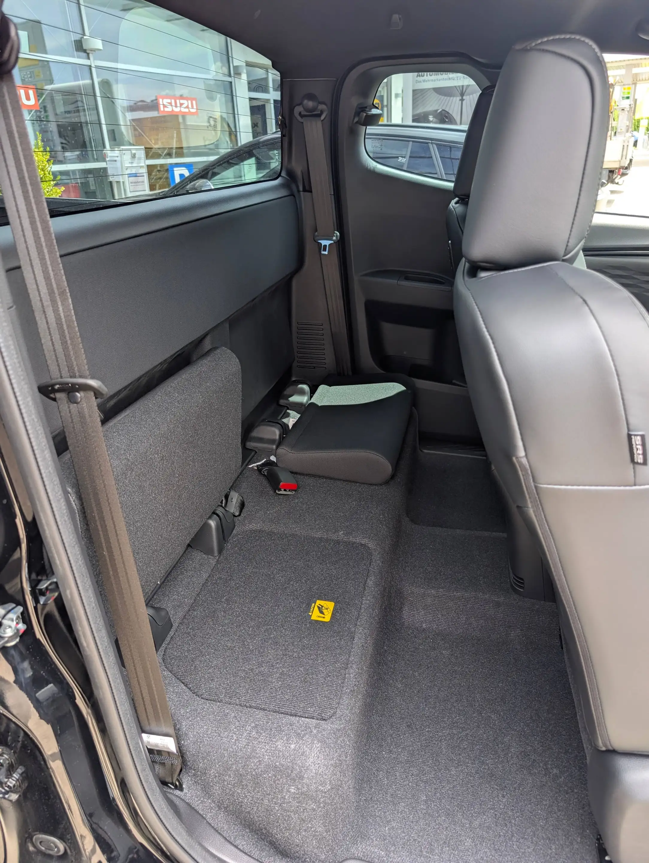 Isuzu D-Max D-Max 2.2 Space Cab 4WD AT V-Cross — photo 10
