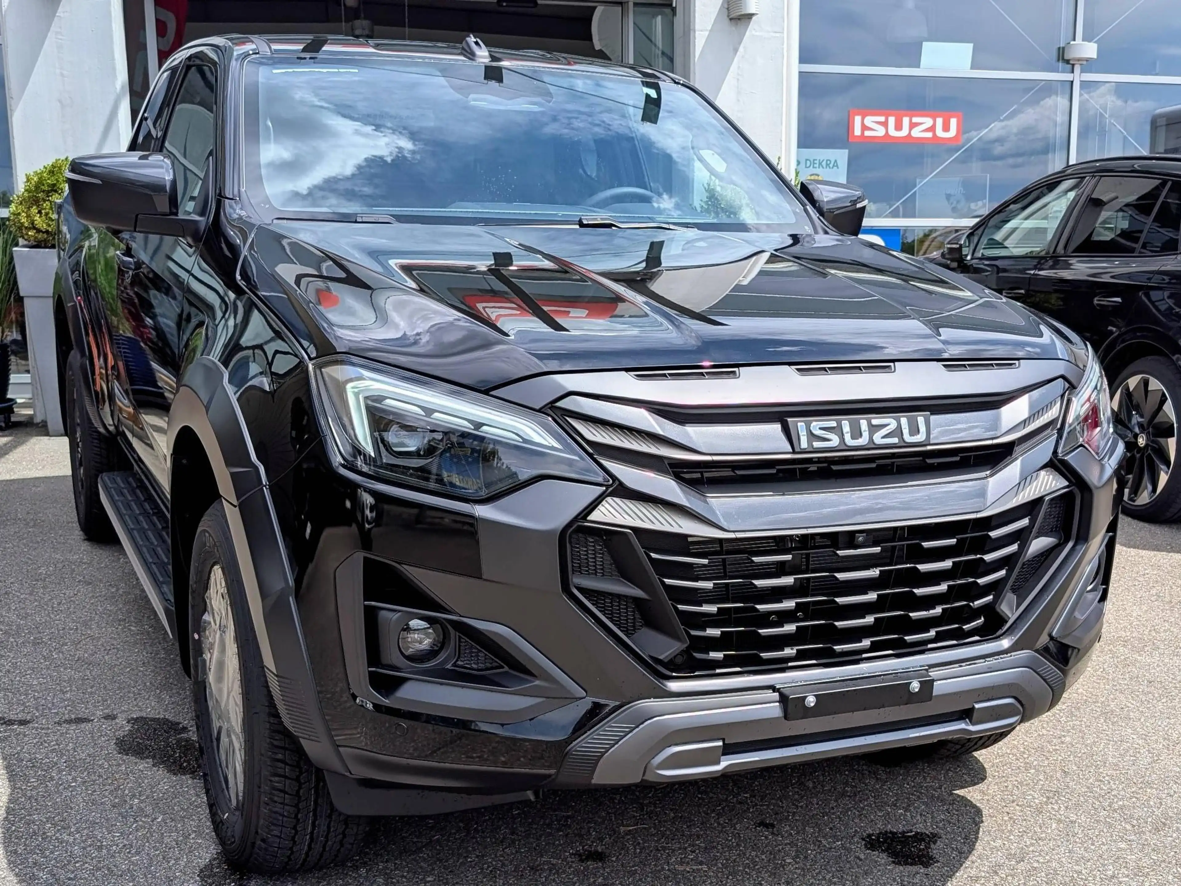 Isuzu D-Max D-Max 2.2 Space Cab 4WD AT V-Cross — photo 5