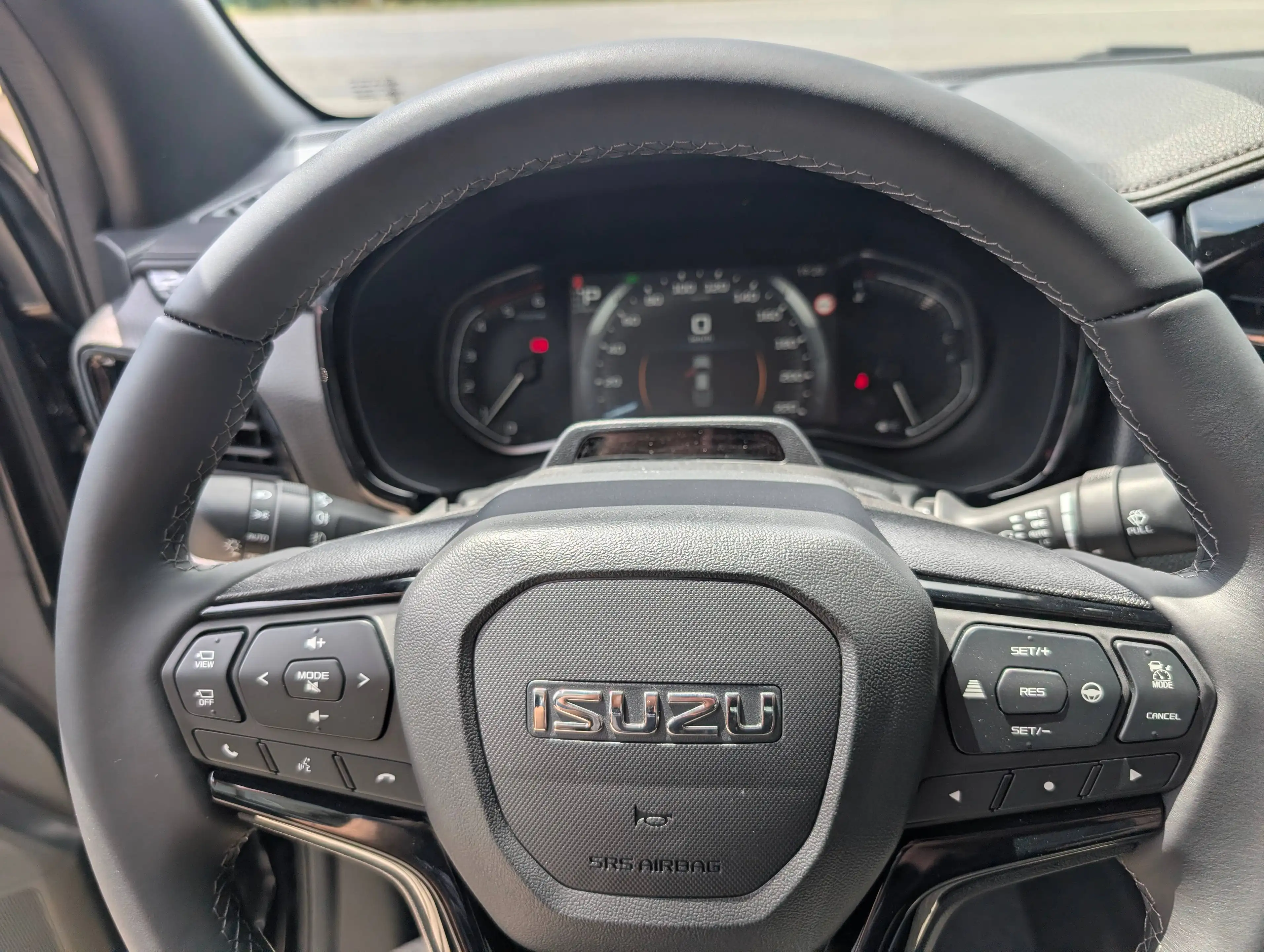 Isuzu D-Max D-Max 2.2 Space Cab 4WD AT V-Cross — photo 14