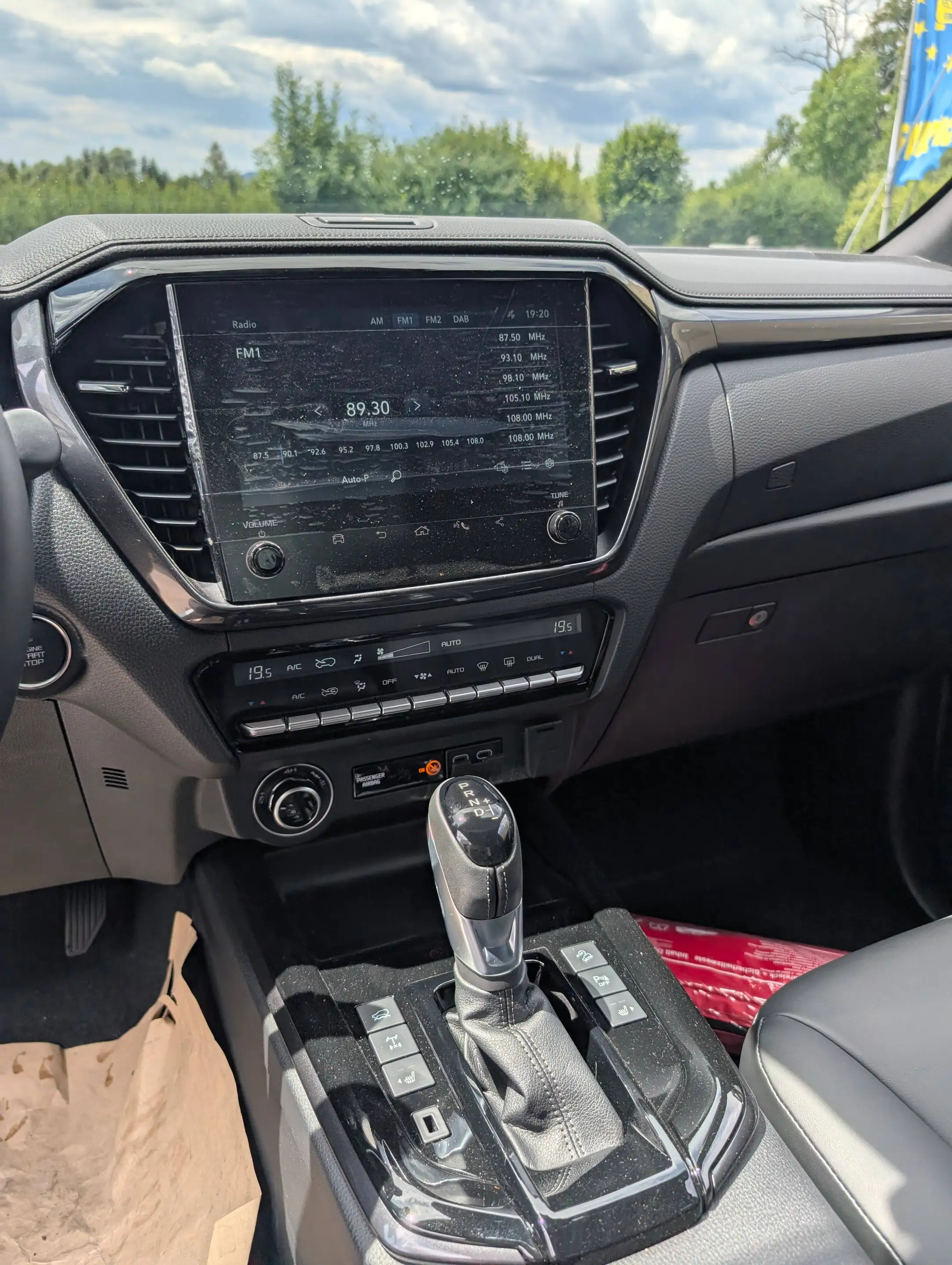 Isuzu D-Max D-Max 2.2 Space Cab 4WD AT V-Cross — photo 13