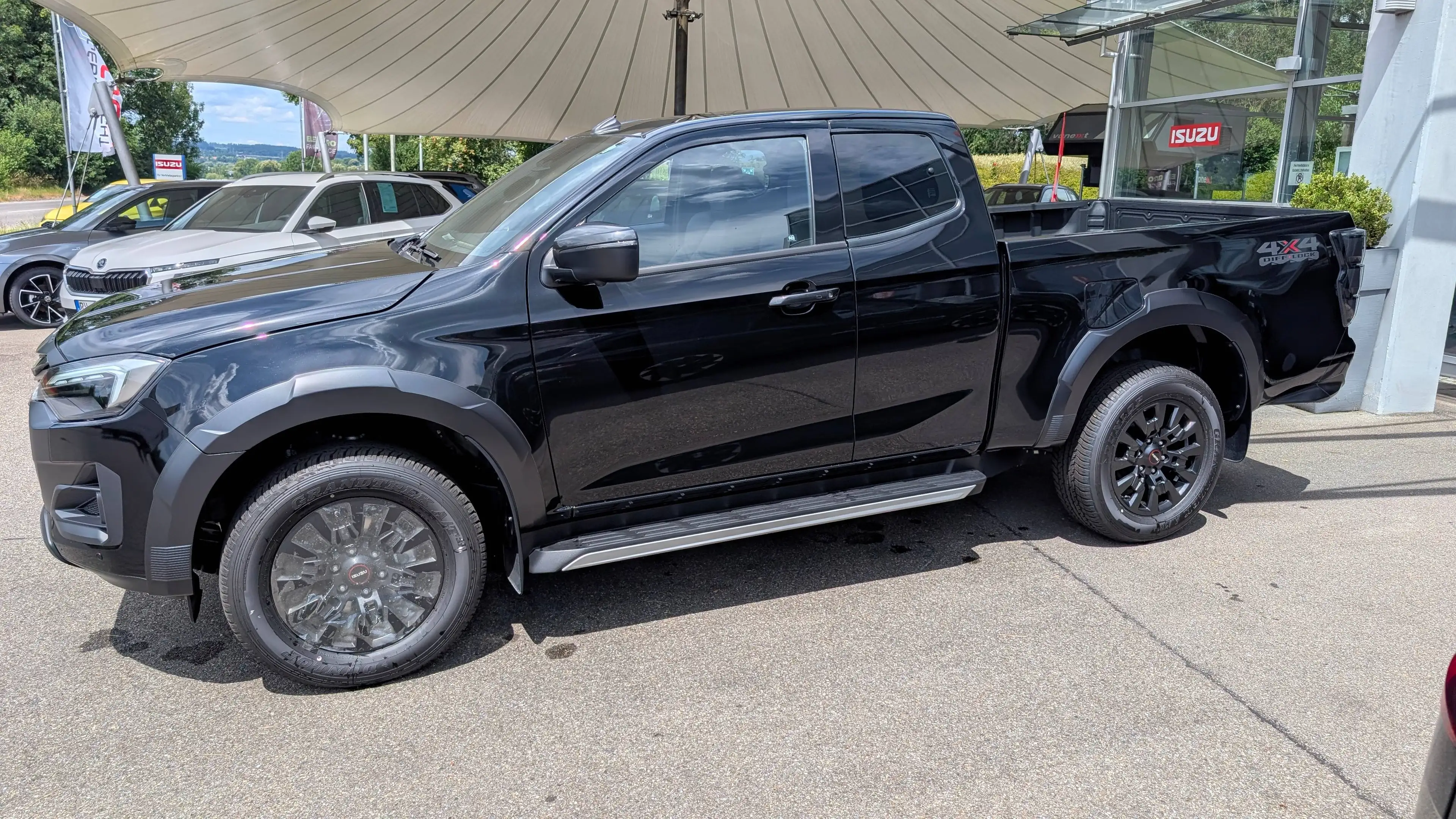 Isuzu D-Max D-Max 2.2 Space Cab 4WD AT V-Cross — photo 2