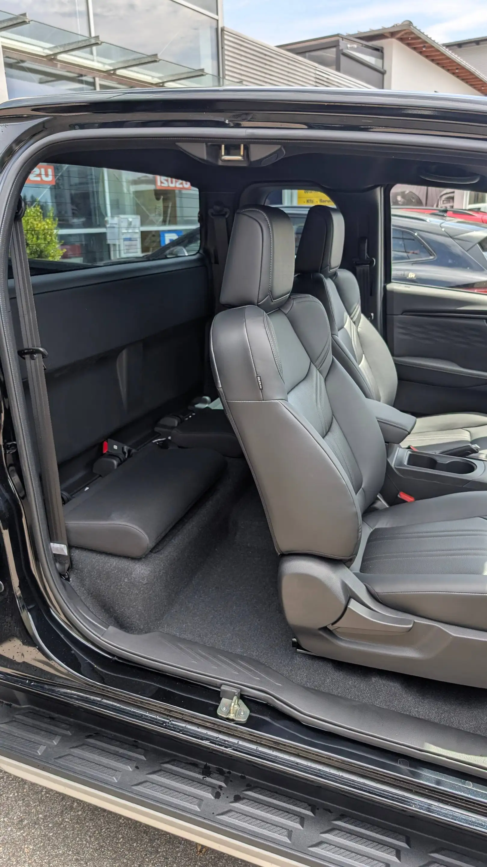 Isuzu D-Max D-Max 2.2 Space Cab 4WD AT V-Cross — photo 8