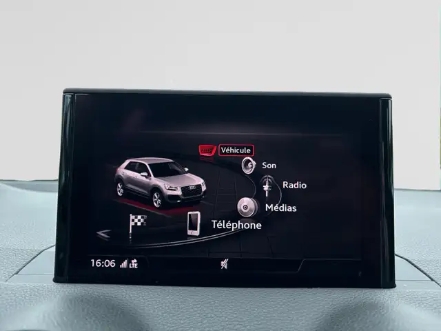 Audi Q2 view 9