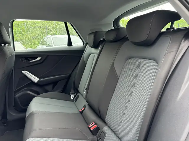 Audi Q2 view 8