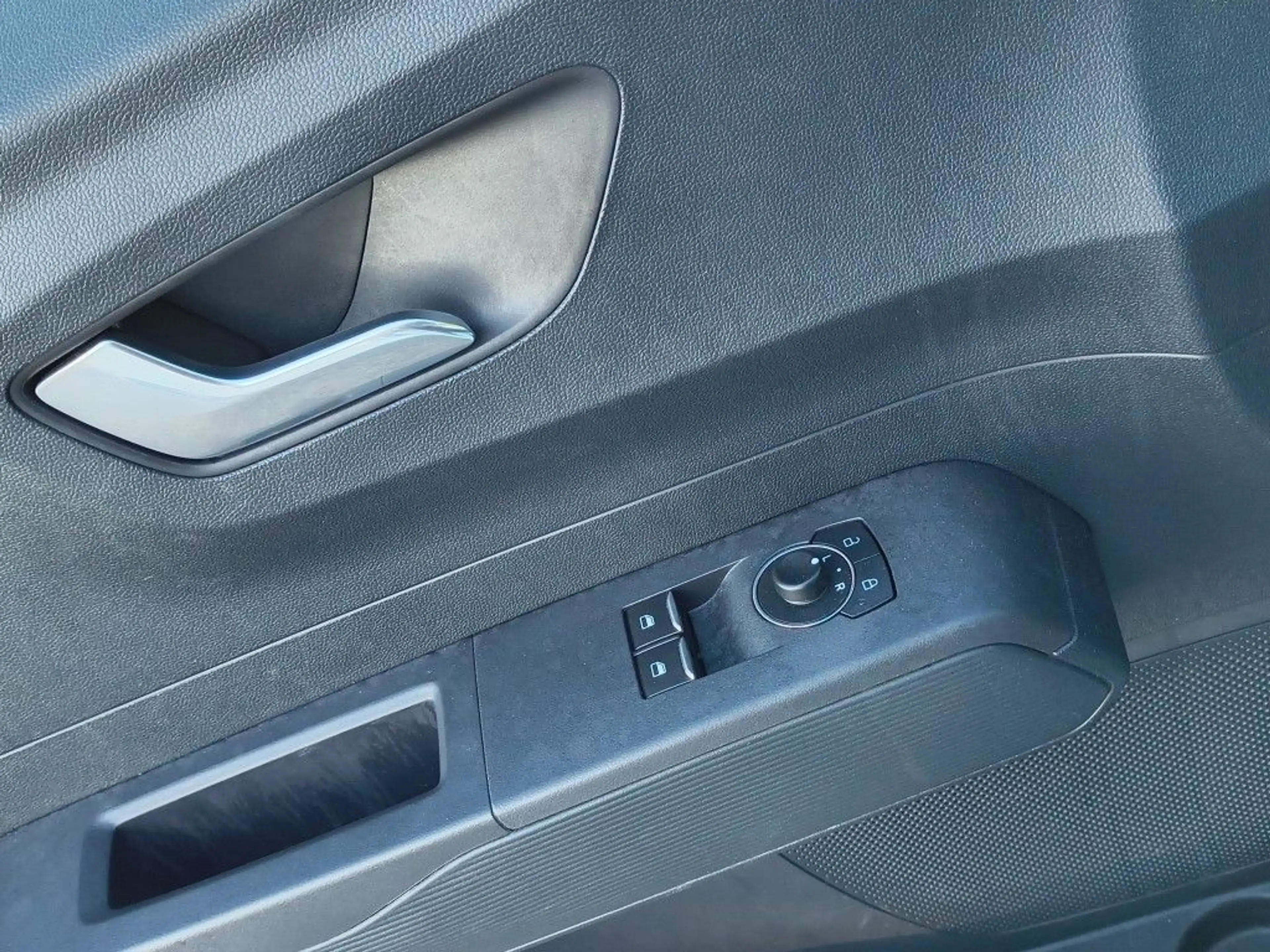 Ford Tourneo Courier 1.0 EcoBoost TREND — photo 12