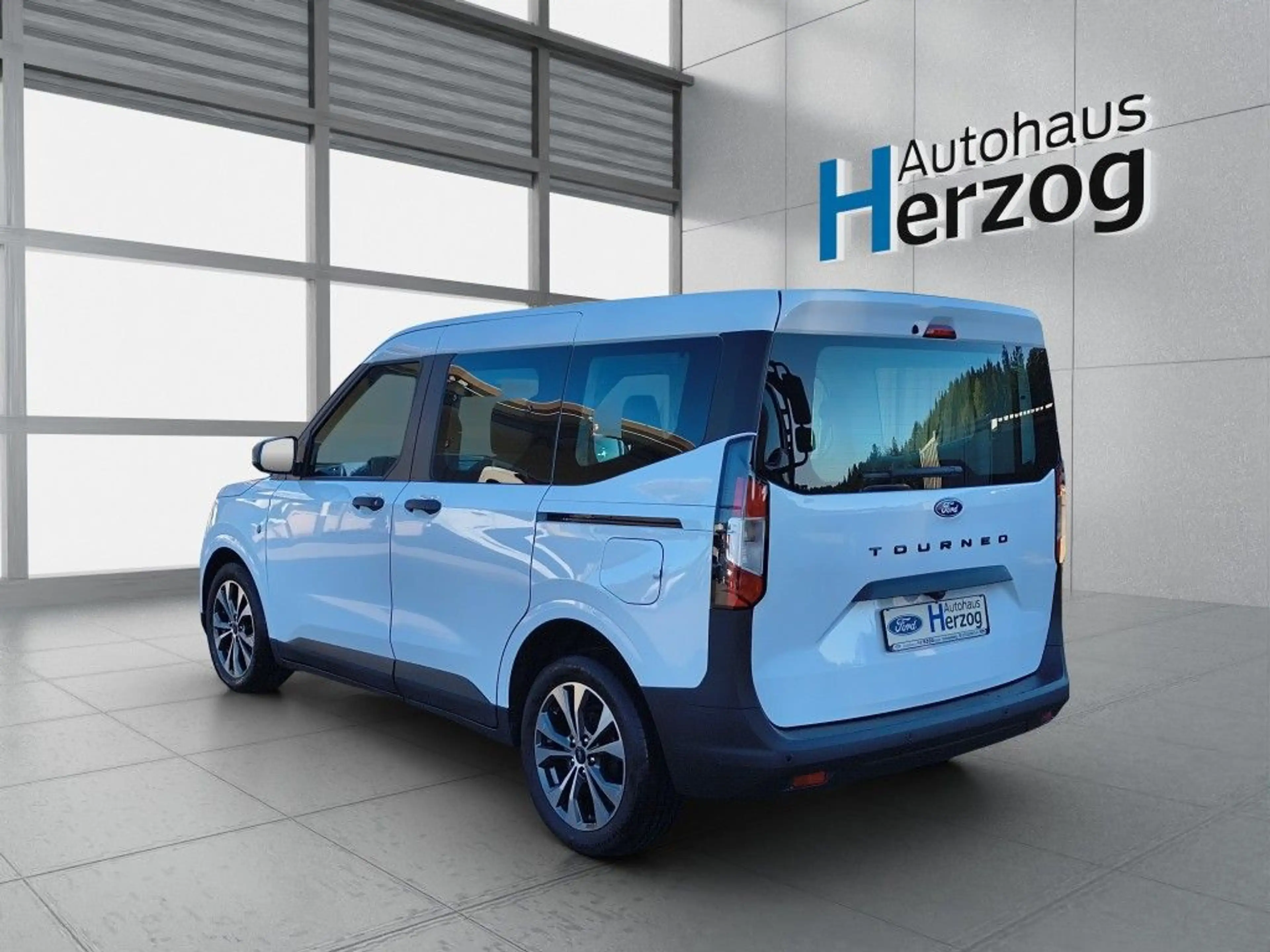 Ford Tourneo Courier 1.0 EcoBoost TREND — photo 3