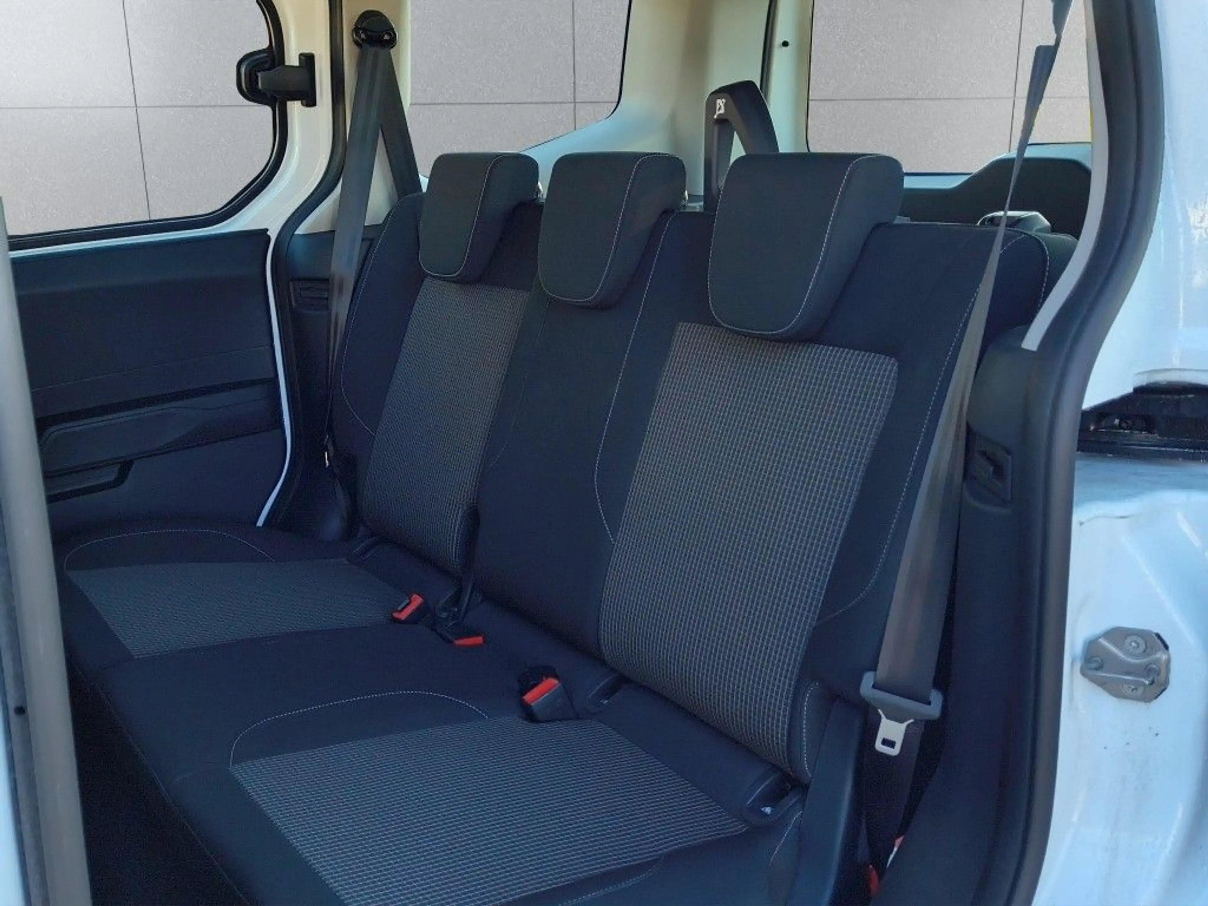 Ford Tourneo Courier 1.0 EcoBoost TREND — photo 13