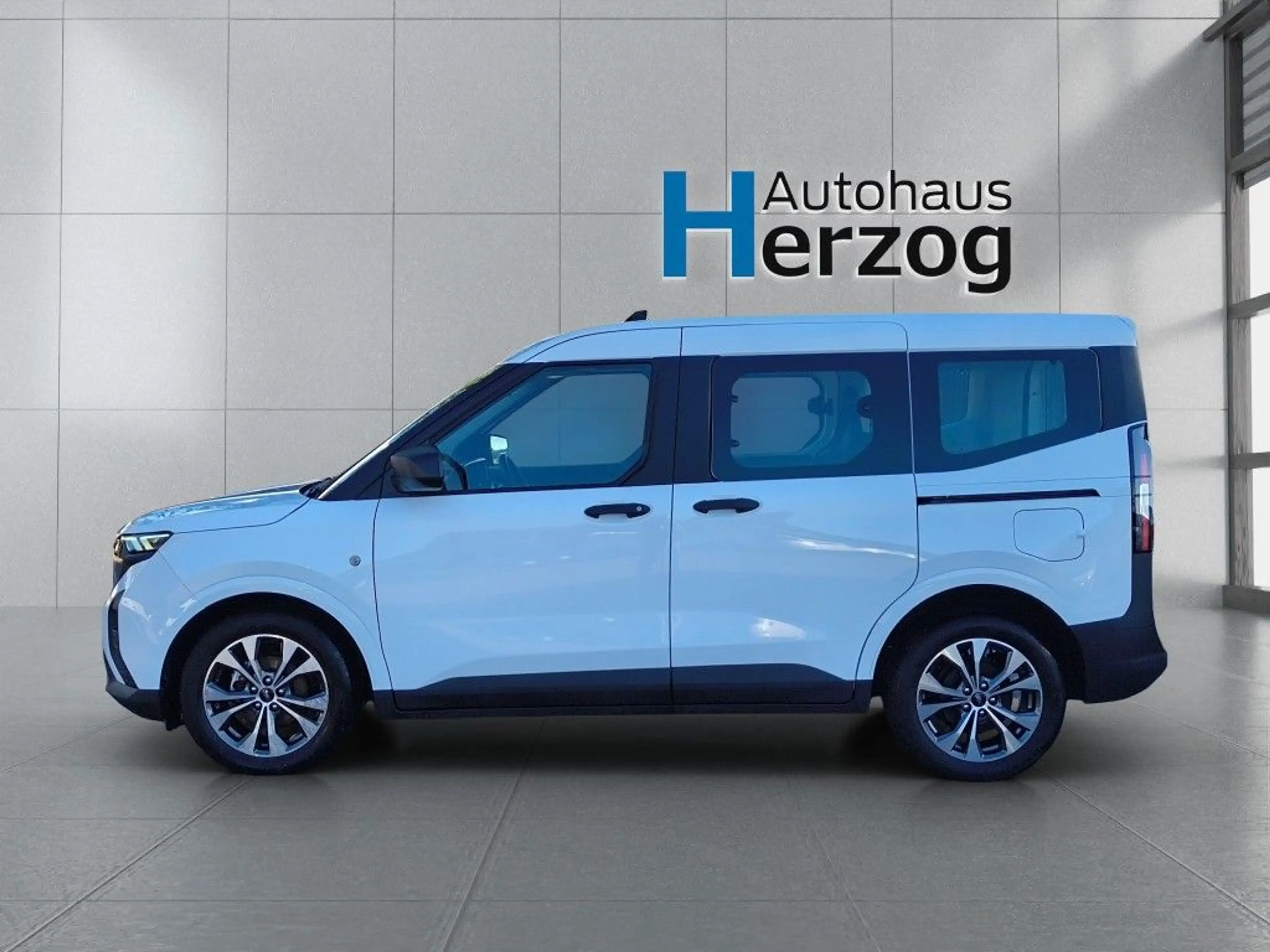 Ford Tourneo Courier 1.0 EcoBoost TREND — photo 2