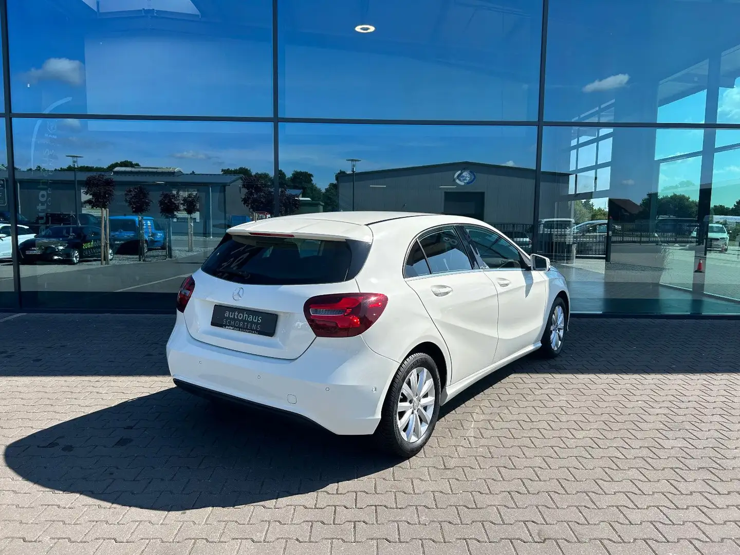 Mercedes-Benz A 180 Style LED Navi Einparkhilfe Sitzhzng. 16" Blanc - 2