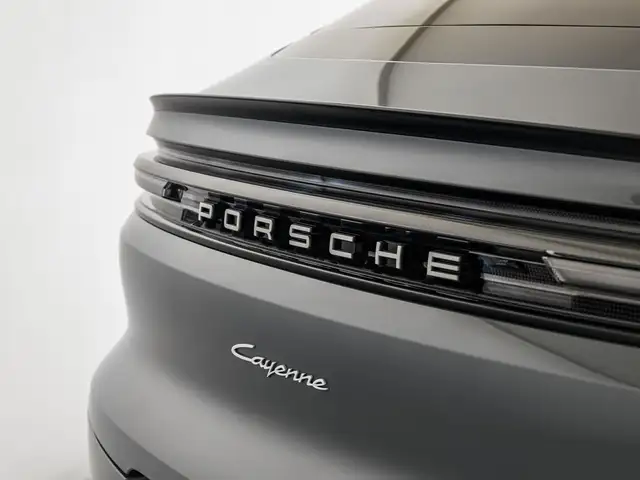 Porsche Cayenne view 22