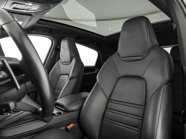 Porsche Cayenne view 12