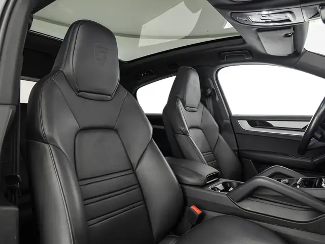 Porsche Cayenne view 13