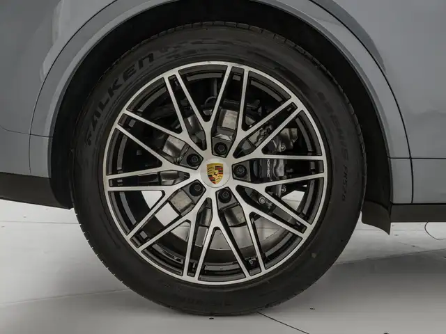 Porsche Cayenne view 9