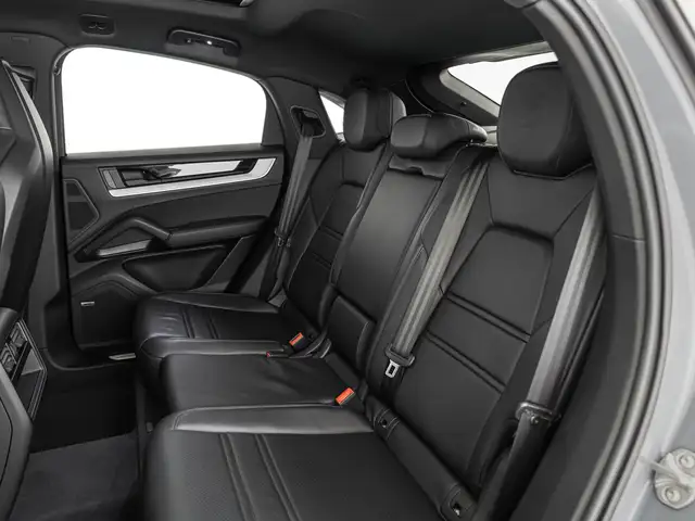 Porsche Cayenne view 14