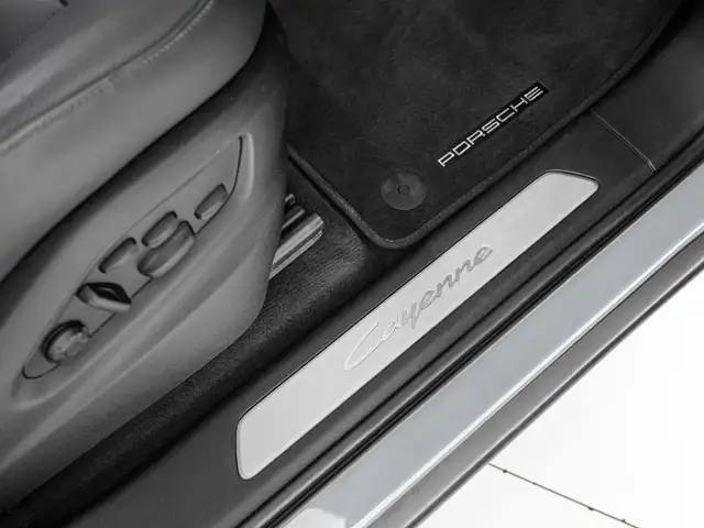 Porsche Cayenne view 17