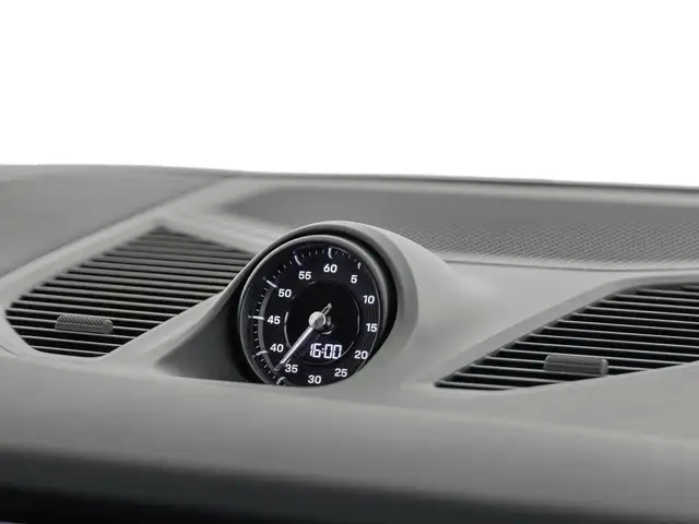 Porsche Cayenne view 16