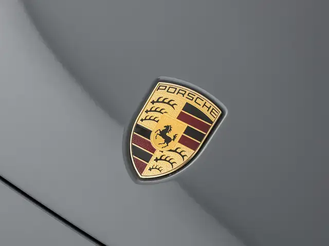 Porsche Cayenne view 25