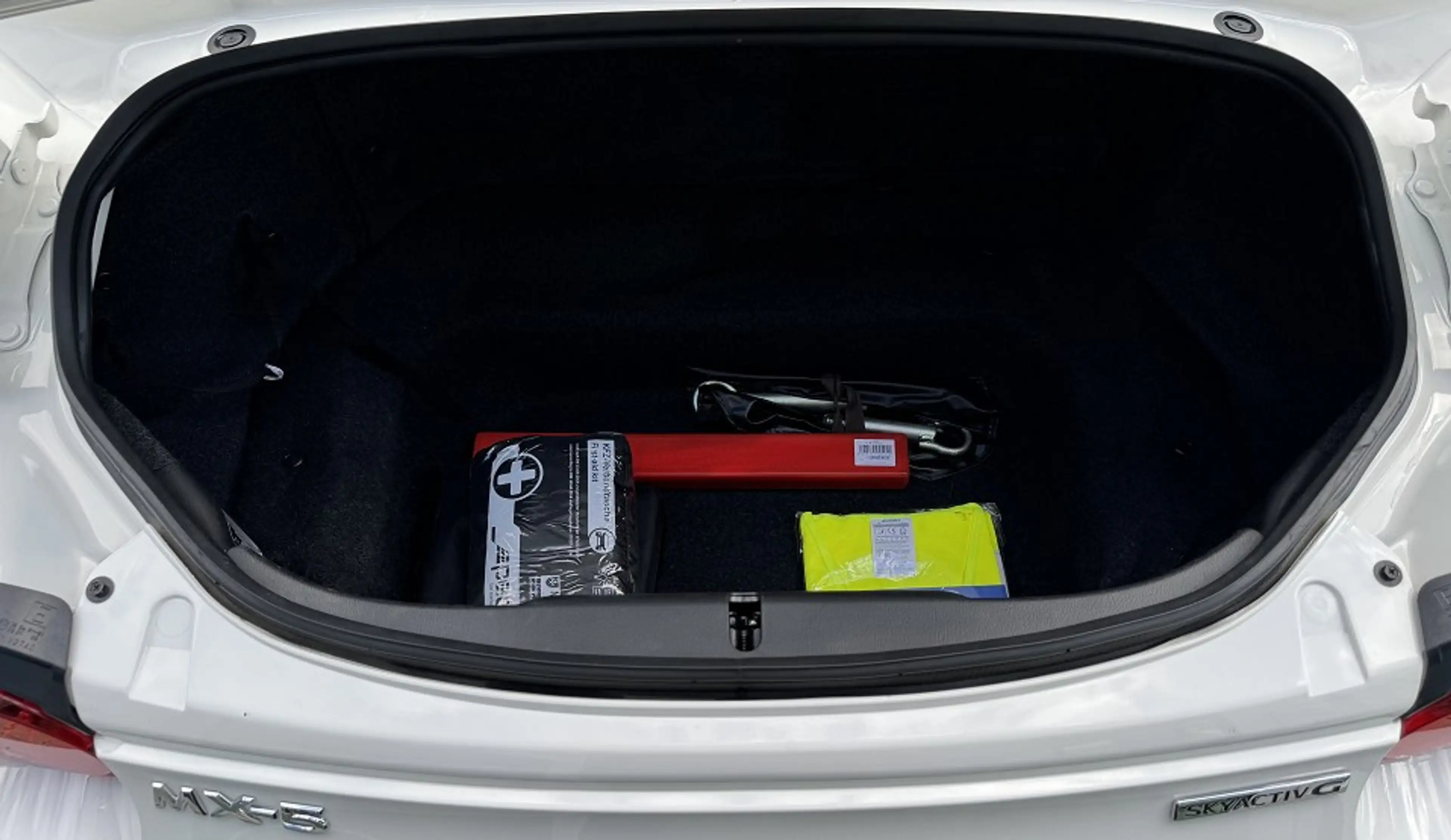 Mazda MX-5 1.5L SKYACTIV G 132ps EXCLUSIVE-LINE — photo 3