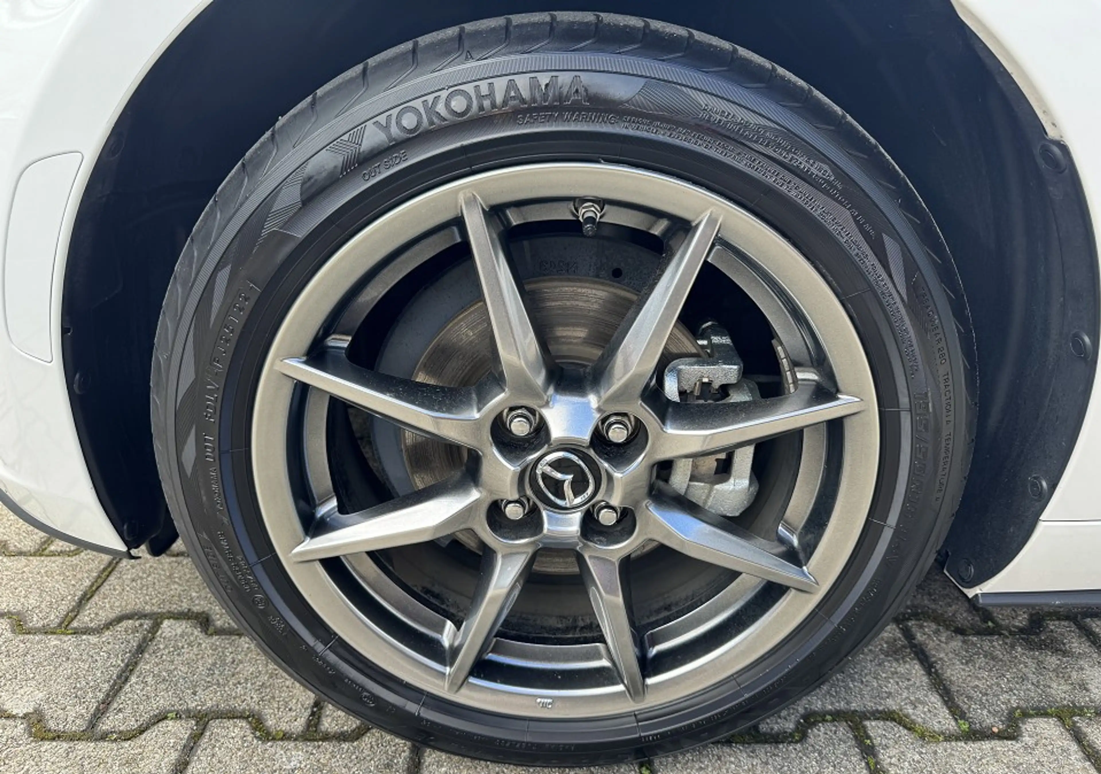 Mazda MX-5 1.5L SKYACTIV G 132ps EXCLUSIVE-LINE — photo 11