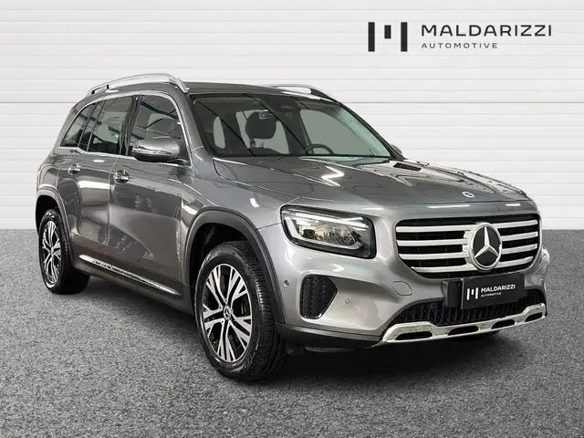 Mercedes-Benz GLB 180