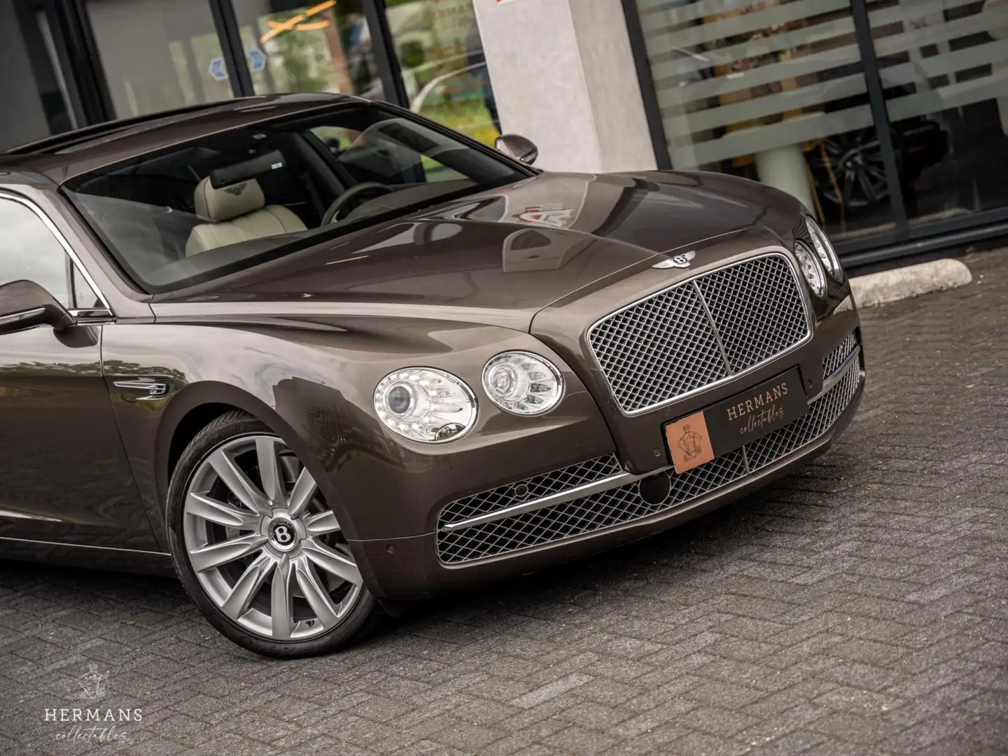 Bentley Flying Spur 6.0 W12 / Pano / Massage / Memory Grijs - 2