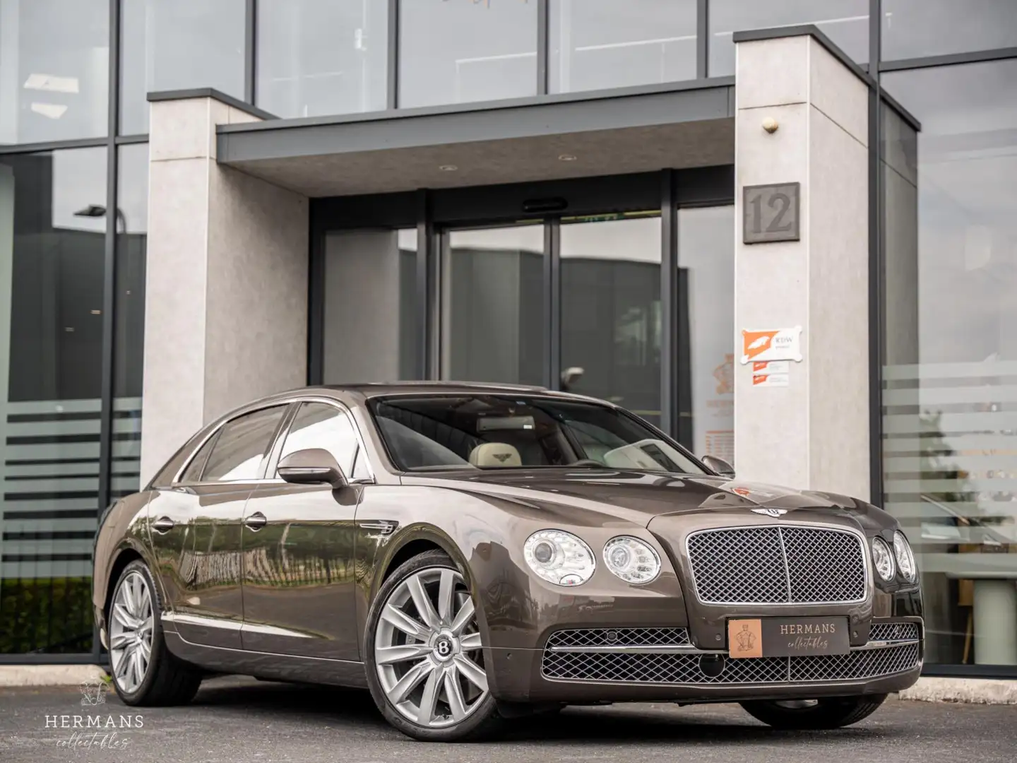 Bentley Flying Spur 6.0 W12 / Pano / Massage / Memory Grijs - 1