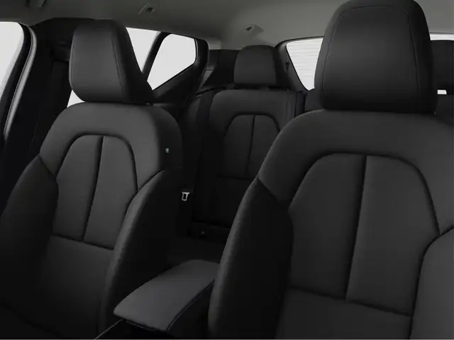 Volvo XC40 view 3