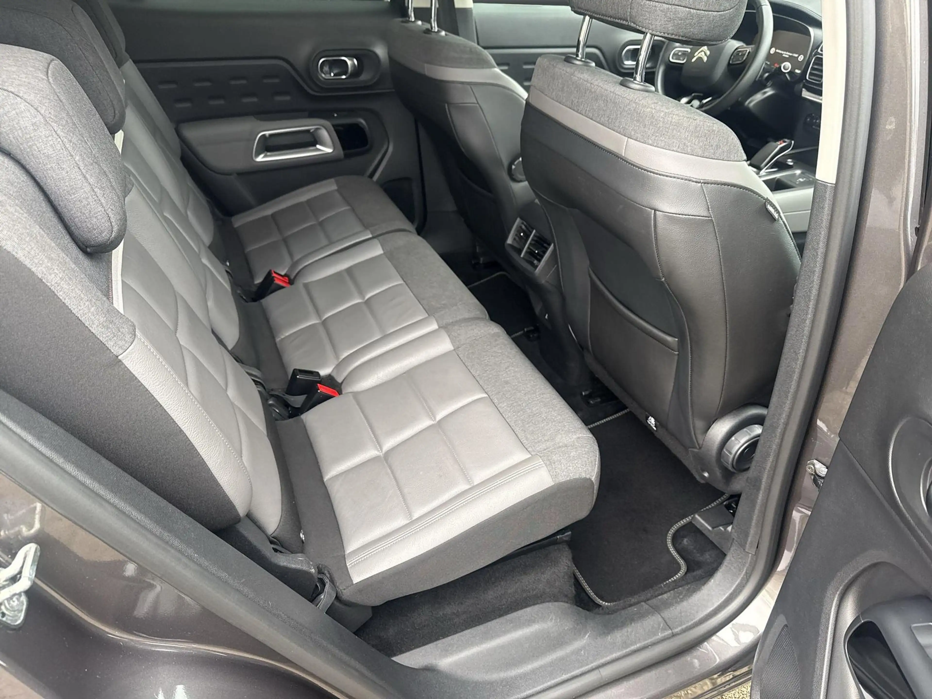 Citroen C5 Aircross Feel Pack Hybrid — photo 15