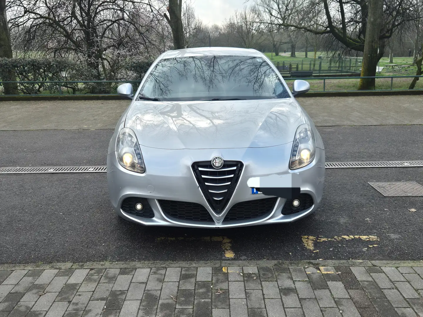 Alfa Romeo Giulietta Giulietta 2.0 jtdm(2) Distinctive 140cv Gümüş rengi - 1